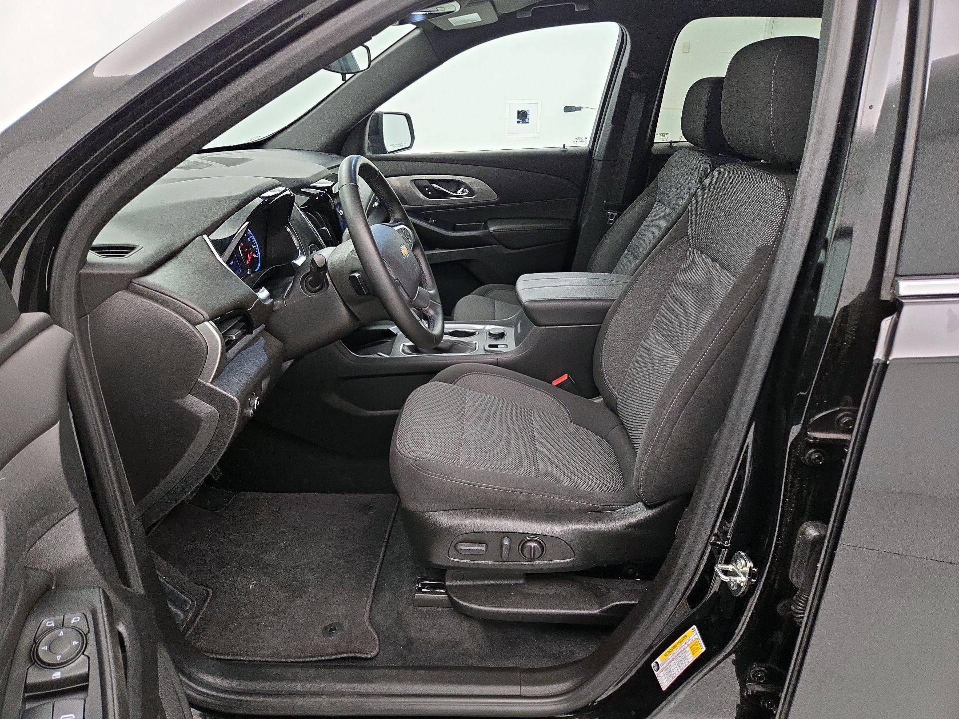 Thumbnail: 2023 Chevrolet Traverse - 11