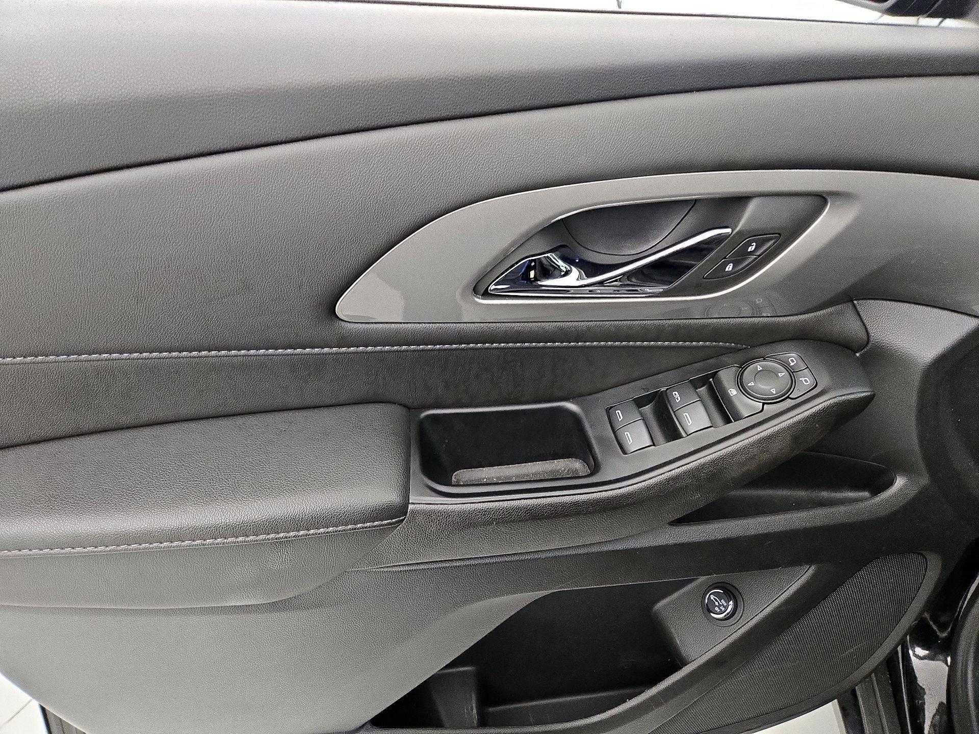 Thumbnail: 2023 Chevrolet Traverse - 12