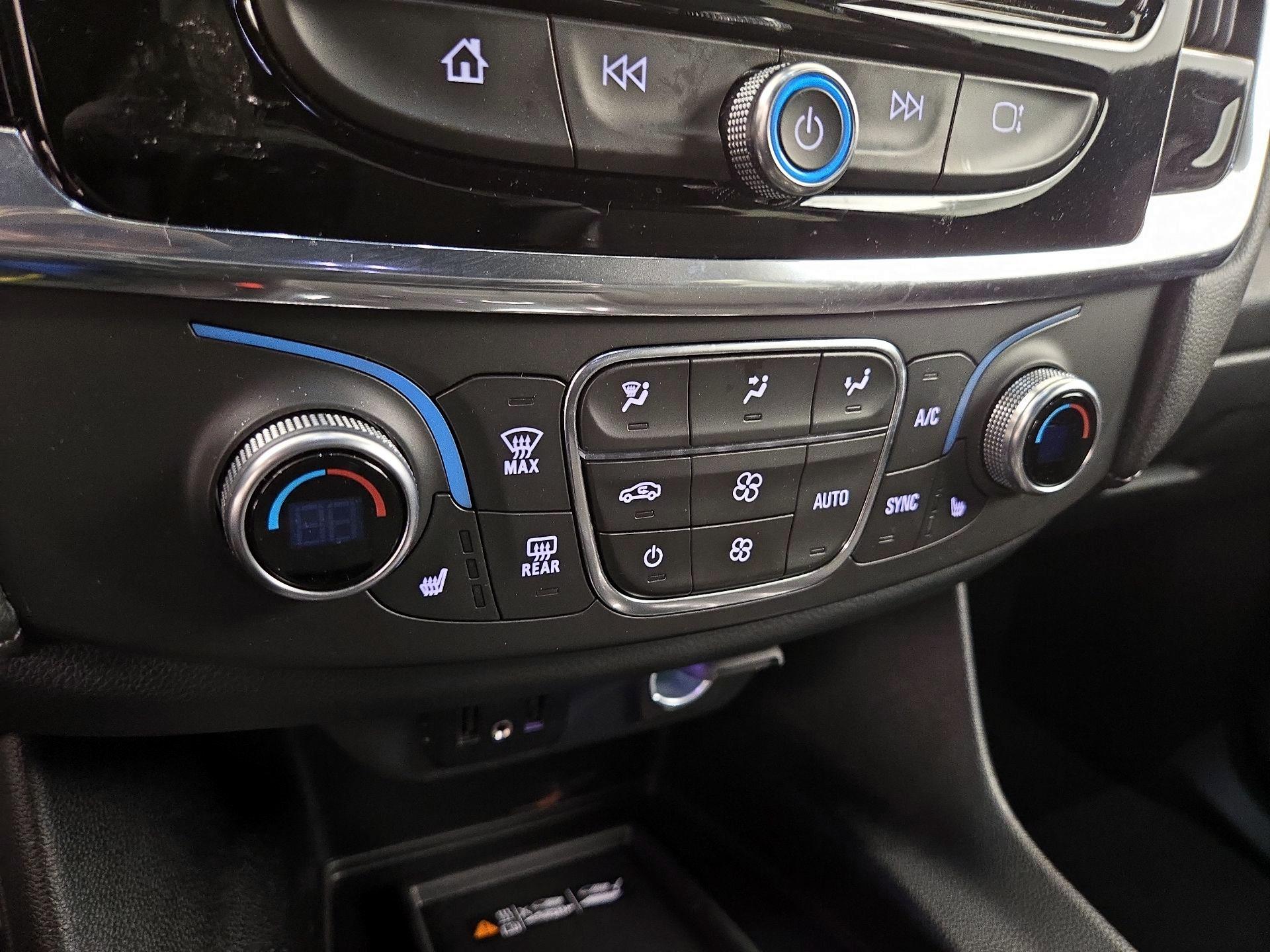 Thumbnail: 2023 Chevrolet Traverse - 16