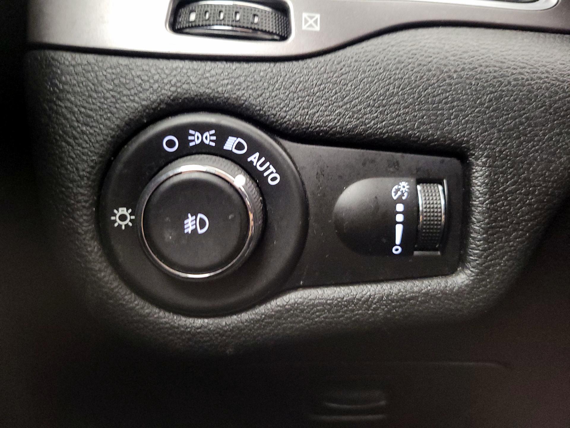 Thumbnail: 2019 Jeep Cherokee - 13