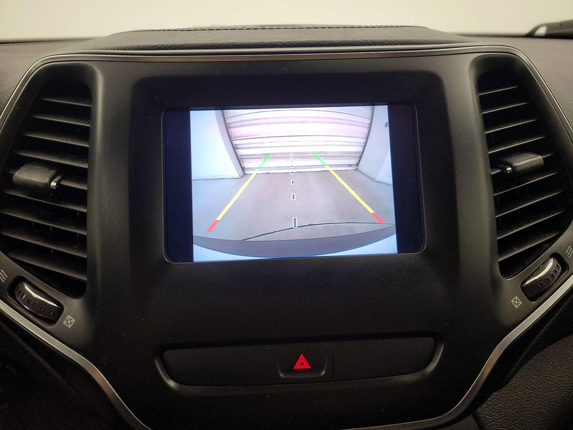 Thumbnail: 2019 Jeep Cherokee - 14