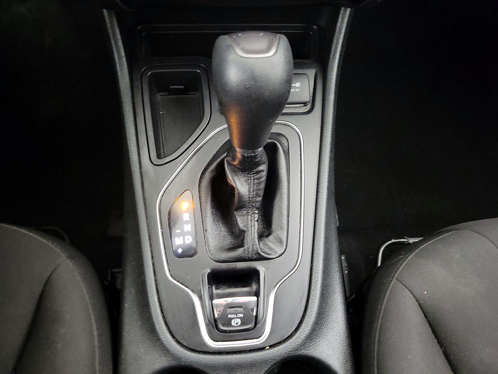 Thumbnail: 2019 Jeep Cherokee - 17