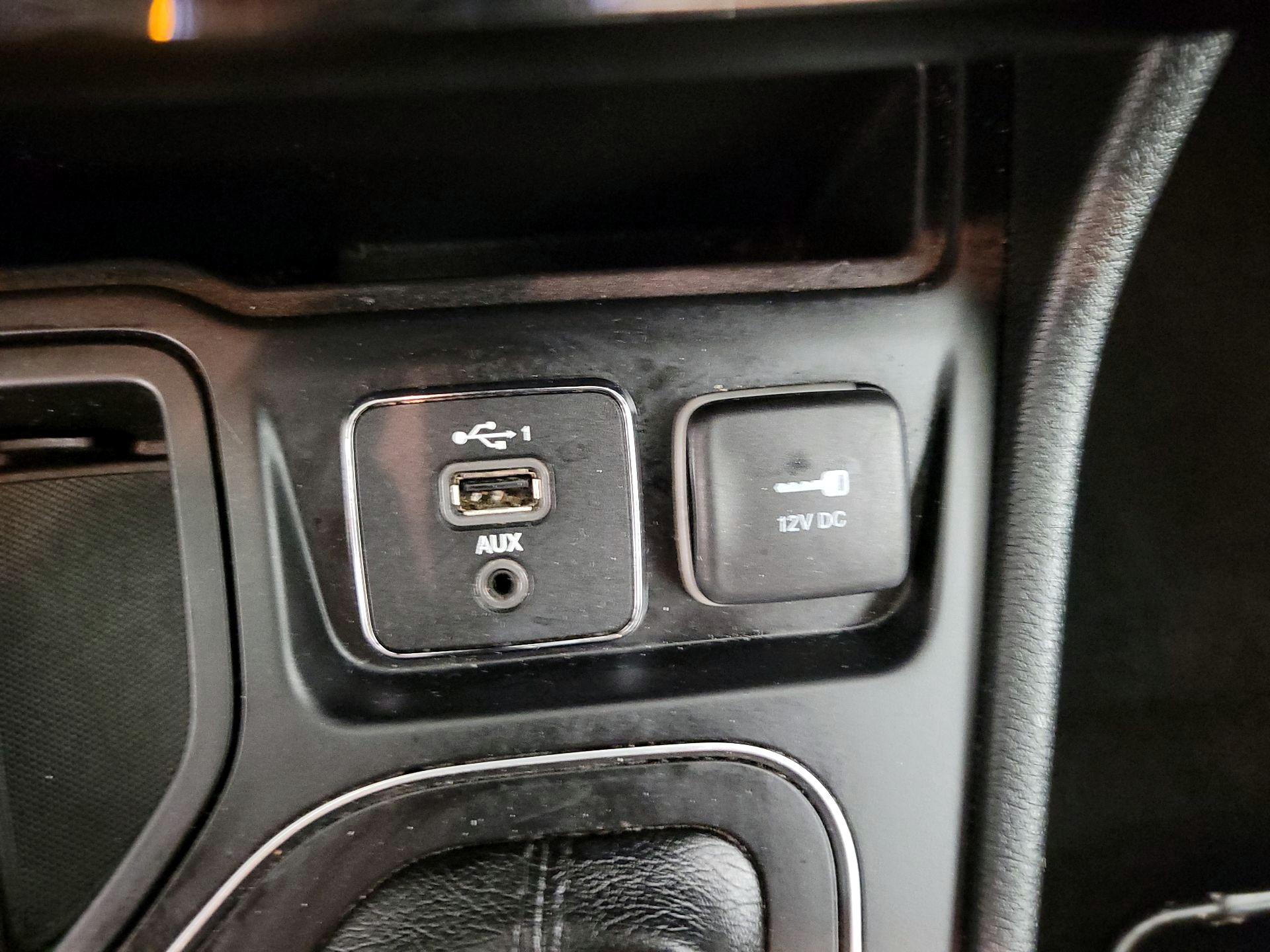 Thumbnail: 2019 Jeep Cherokee - 18