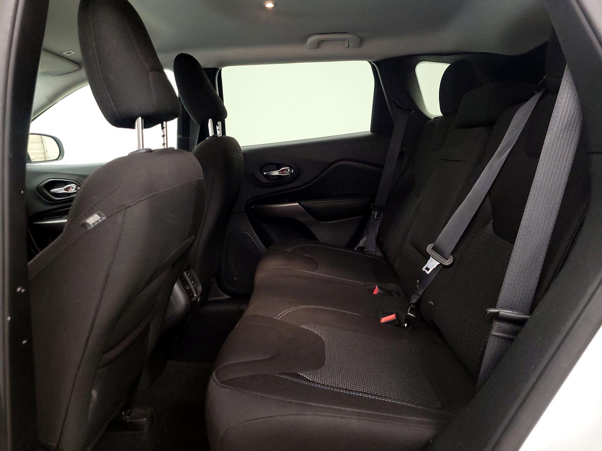 Thumbnail: 2019 Jeep Cherokee - 19