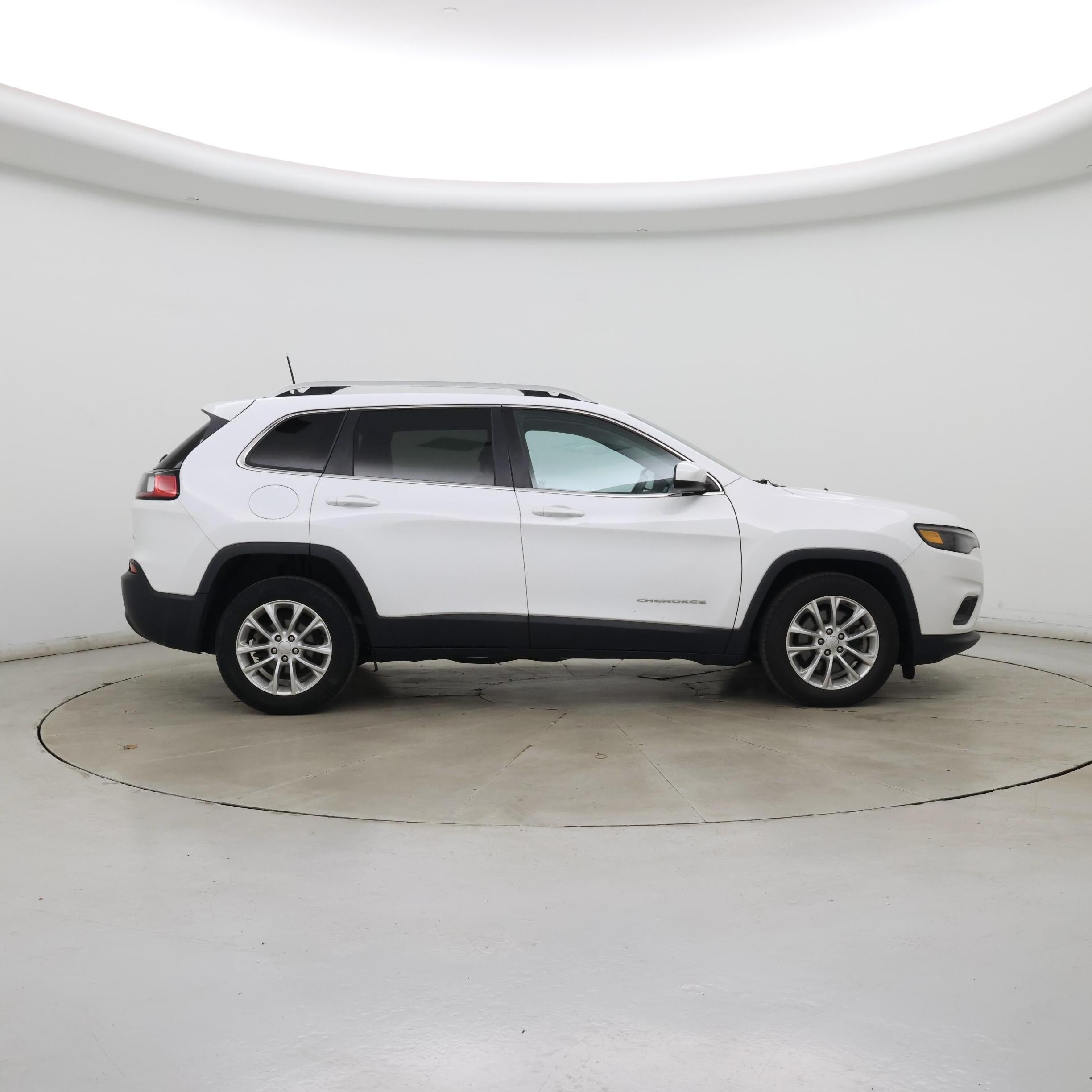 Thumbnail: 2019 Jeep Cherokee - 7