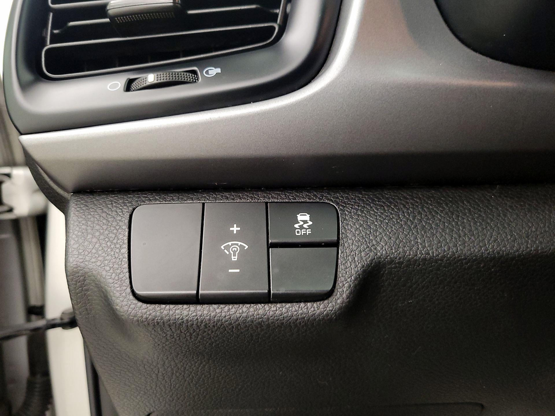 Thumbnail: 2019 Kia Rio - 13