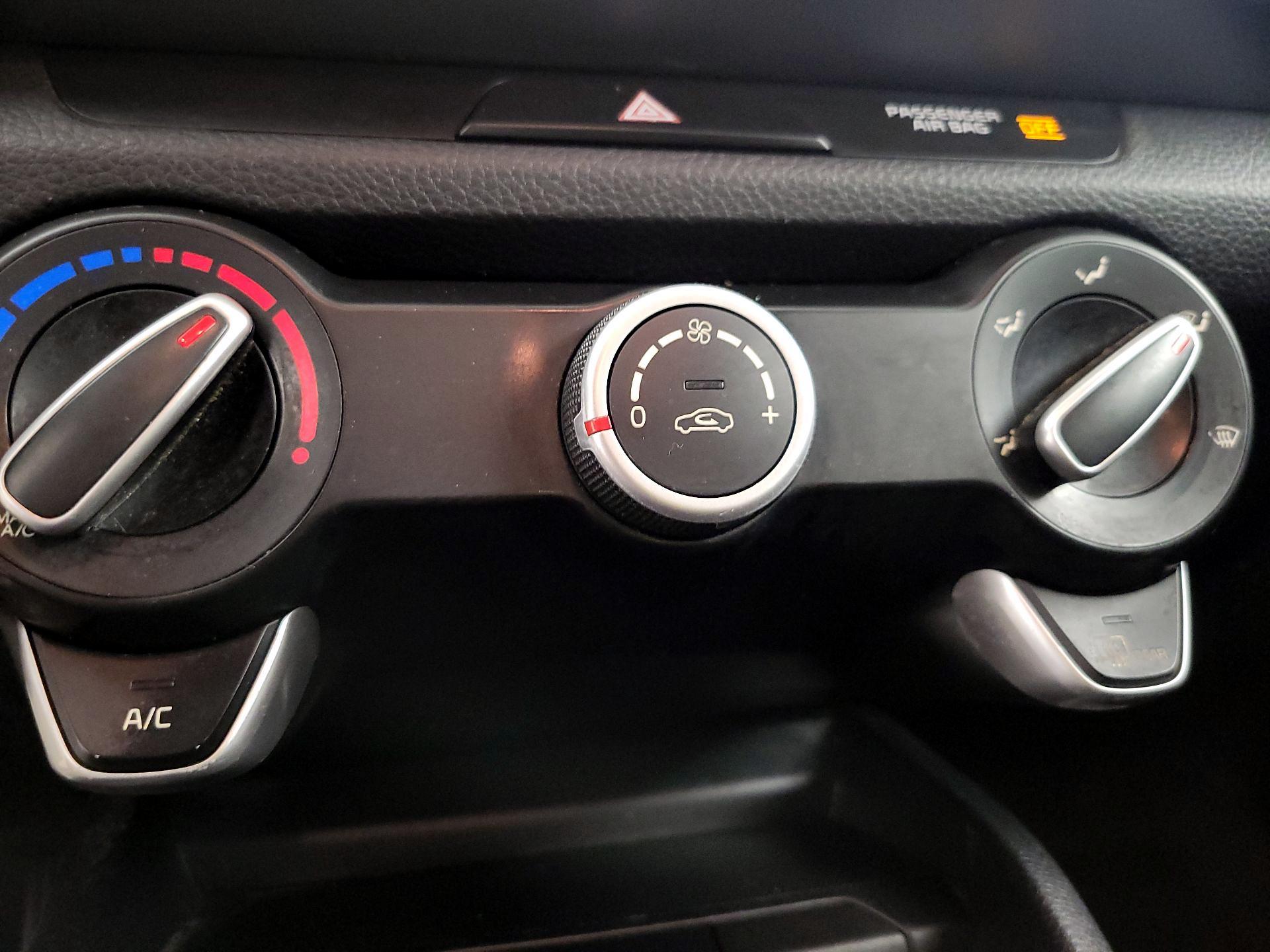 Thumbnail: 2019 Kia Rio - 16