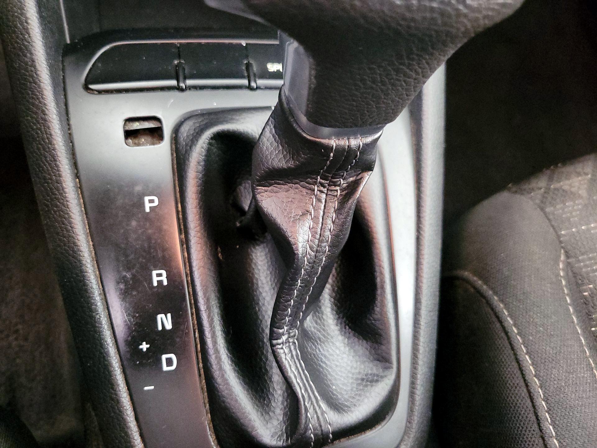 Thumbnail: 2019 Kia Rio - 17