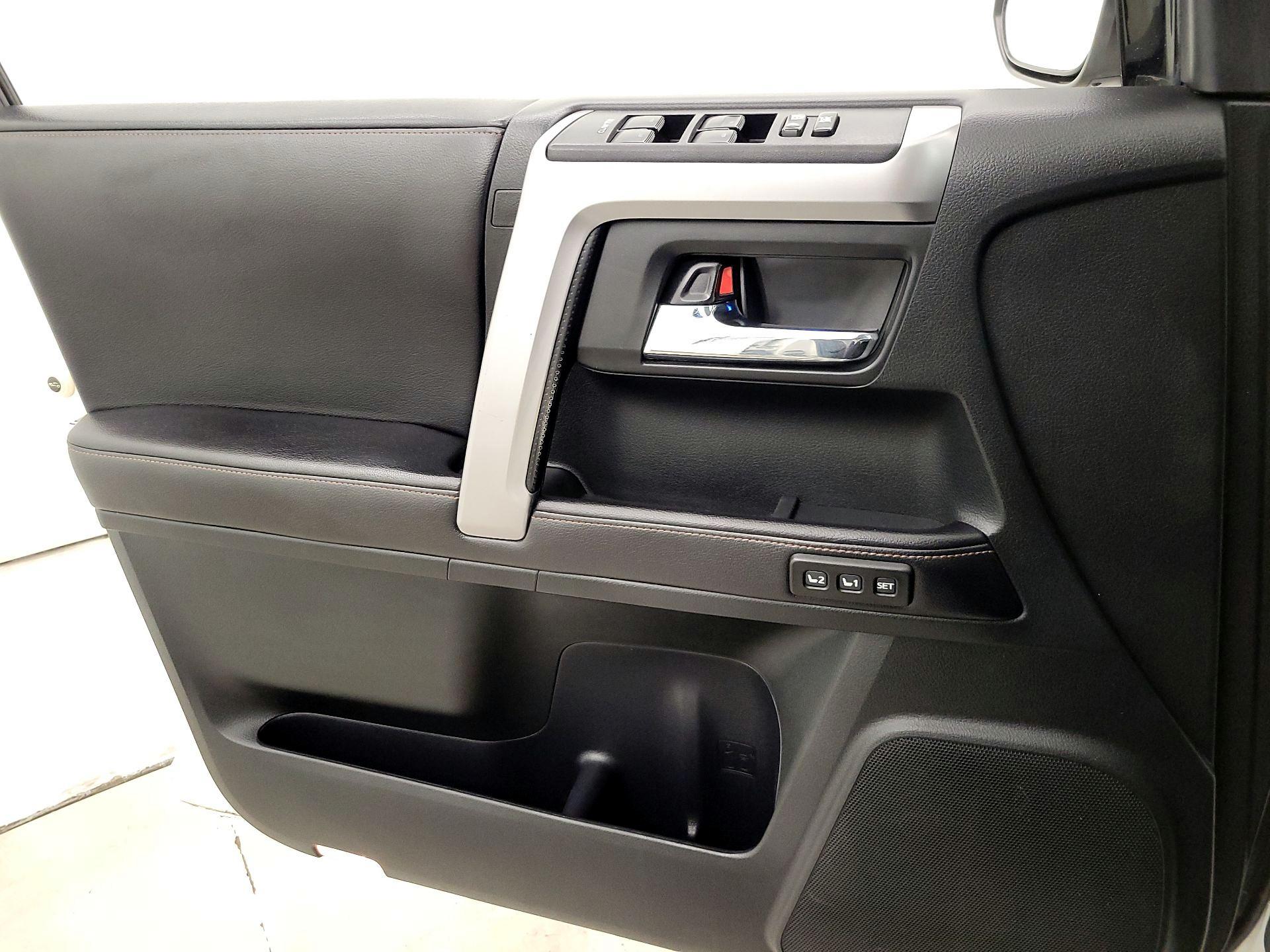 Thumbnail: 2016 Toyota 4Runner - 12