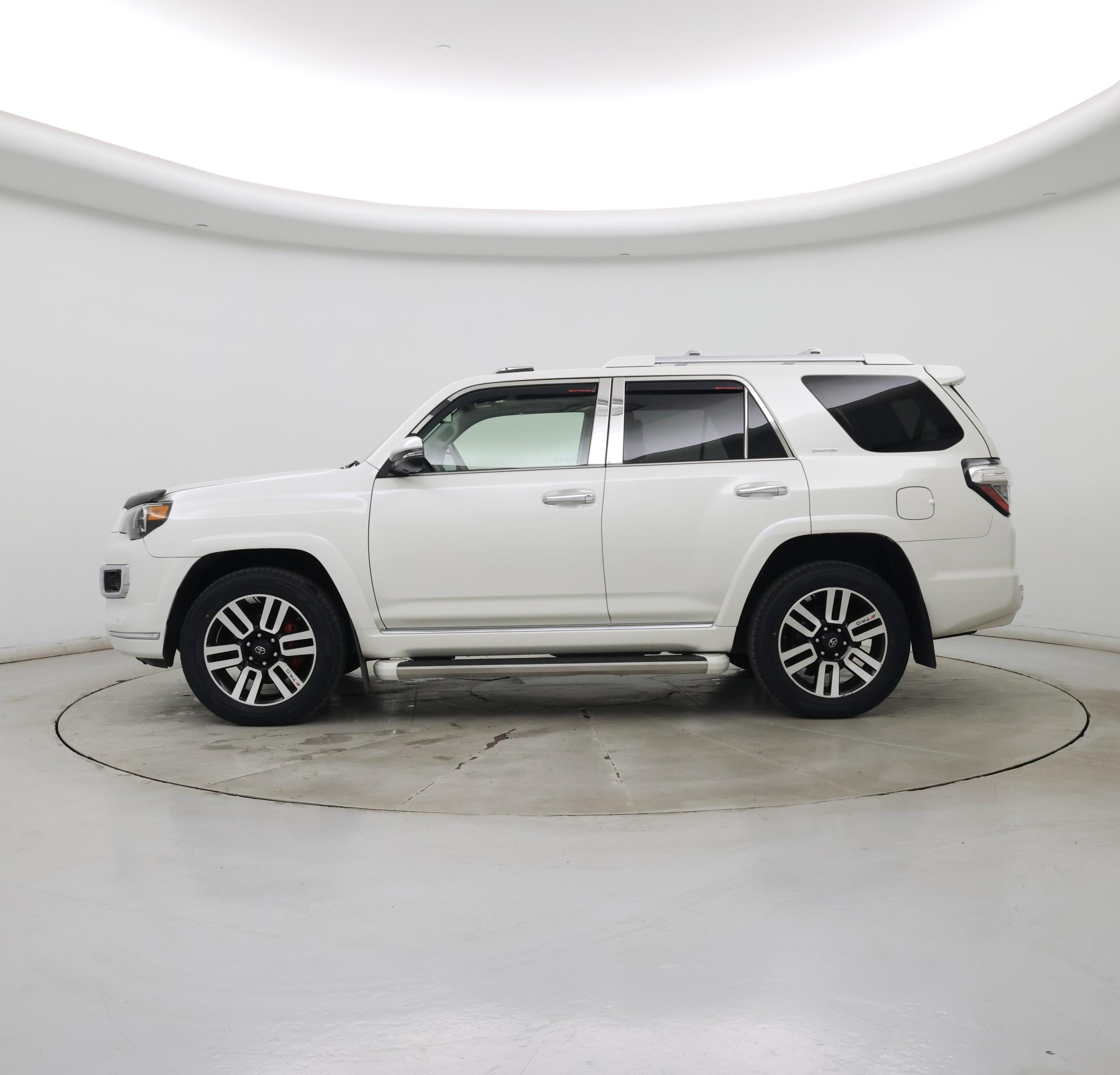 Thumbnail: 2016 Toyota 4Runner - 3