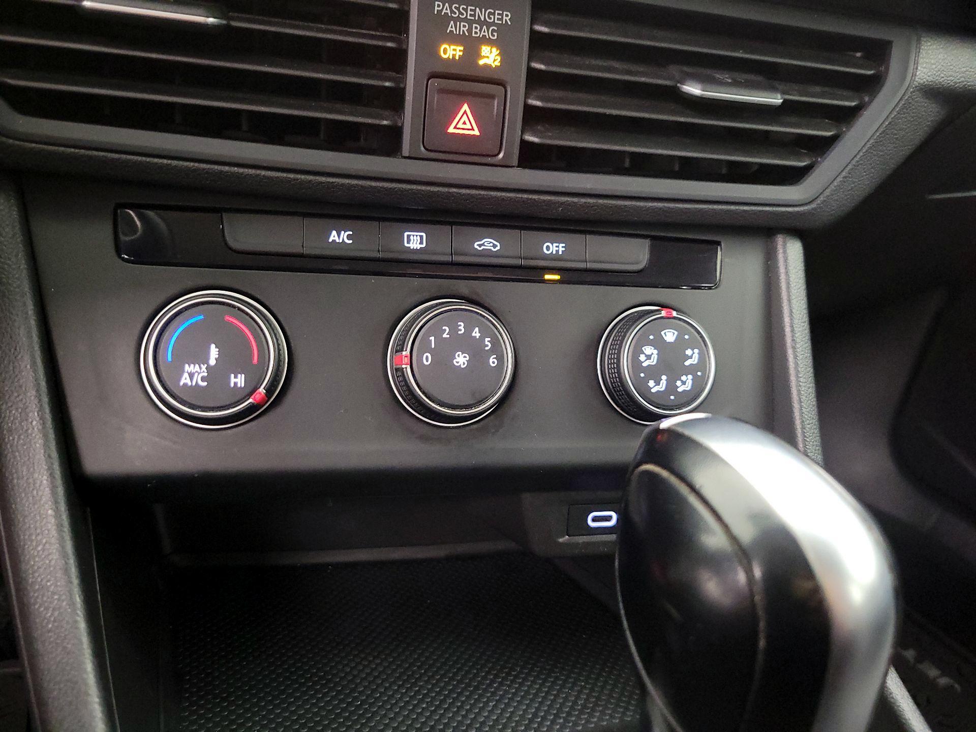 Thumbnail: 2021 Volkswagen Jetta - 16