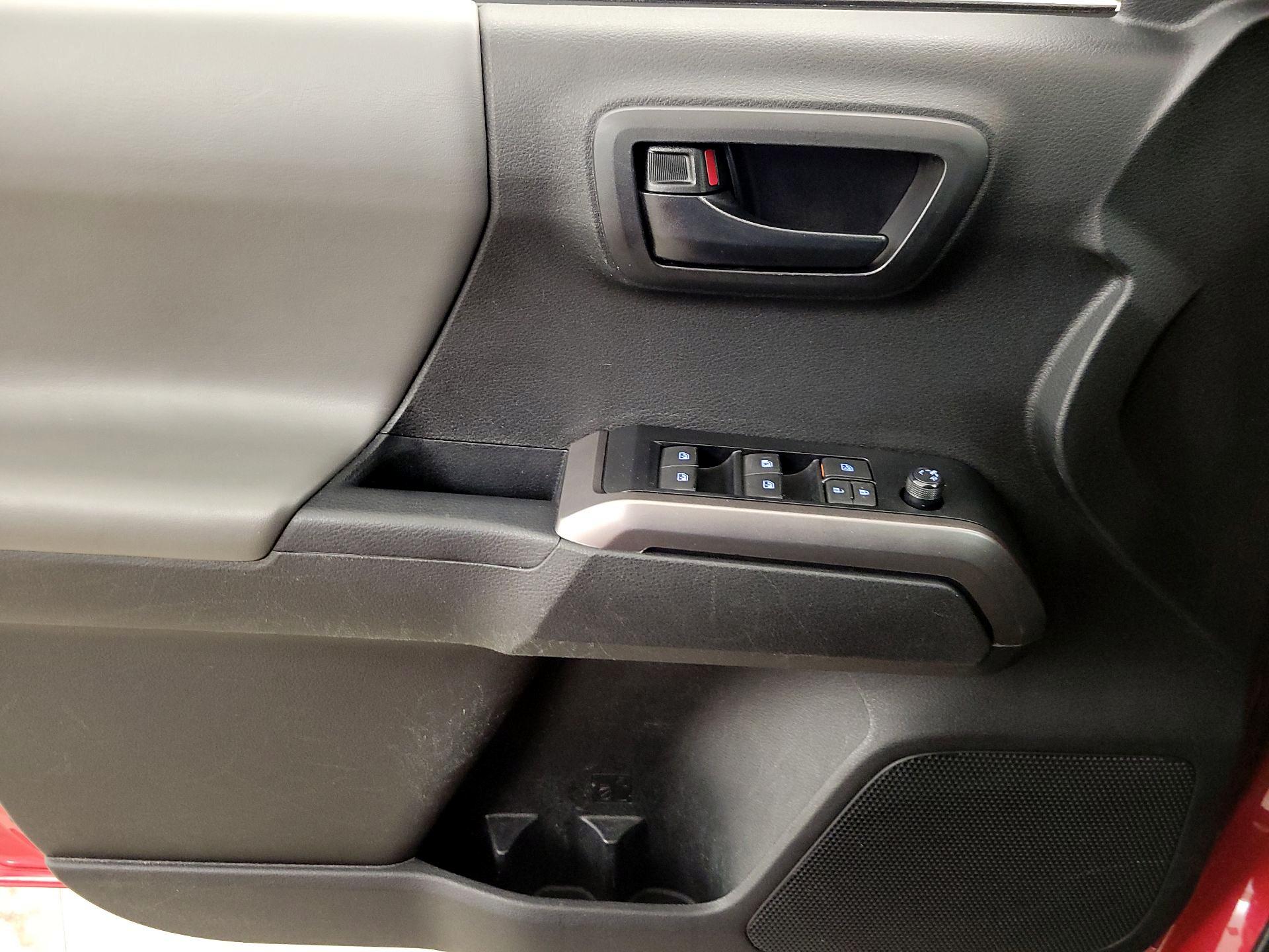 Thumbnail: 2022 Toyota Tacoma - 12