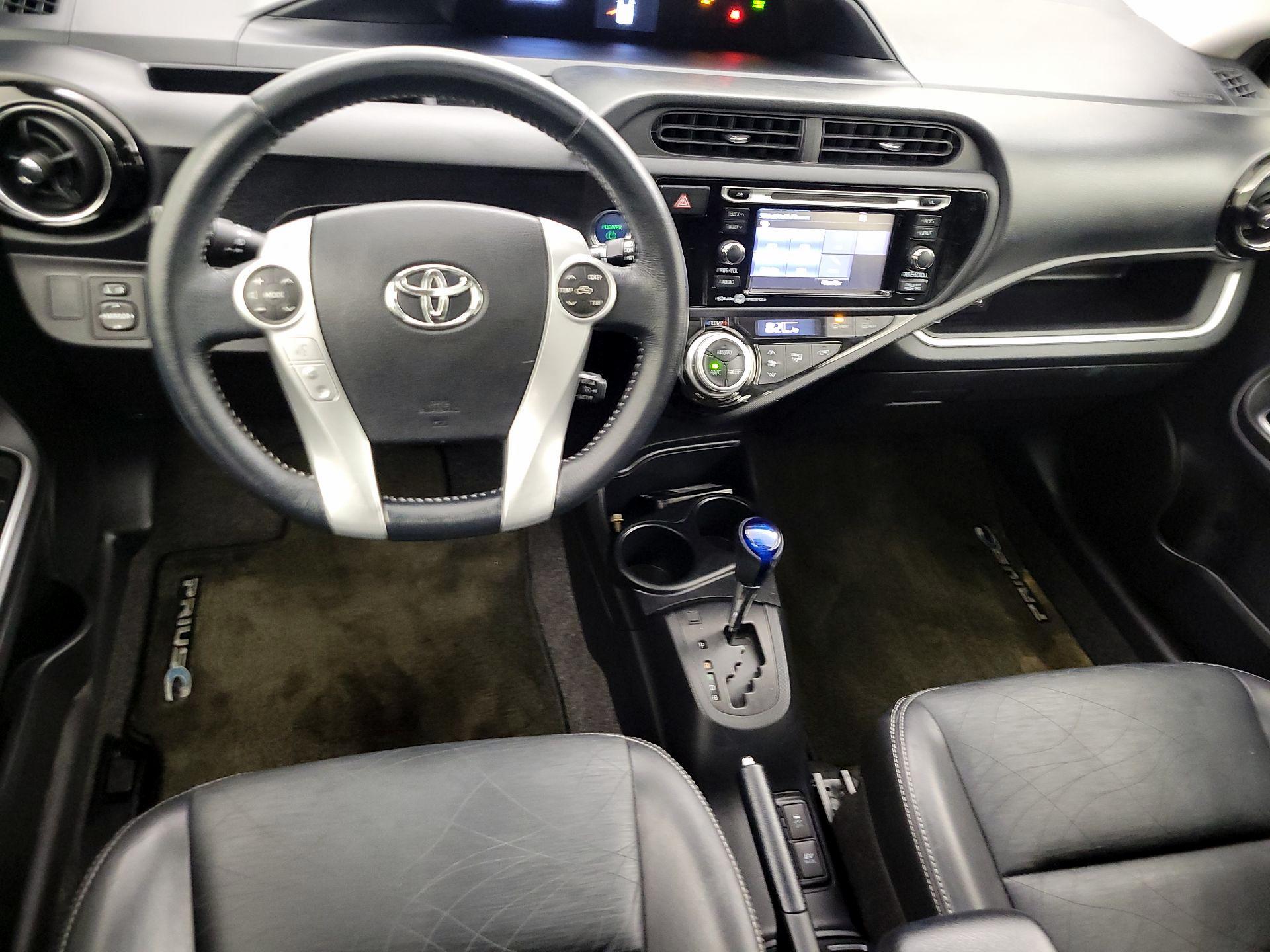 Thumbnail: 2015 Toyota Prius c - 9