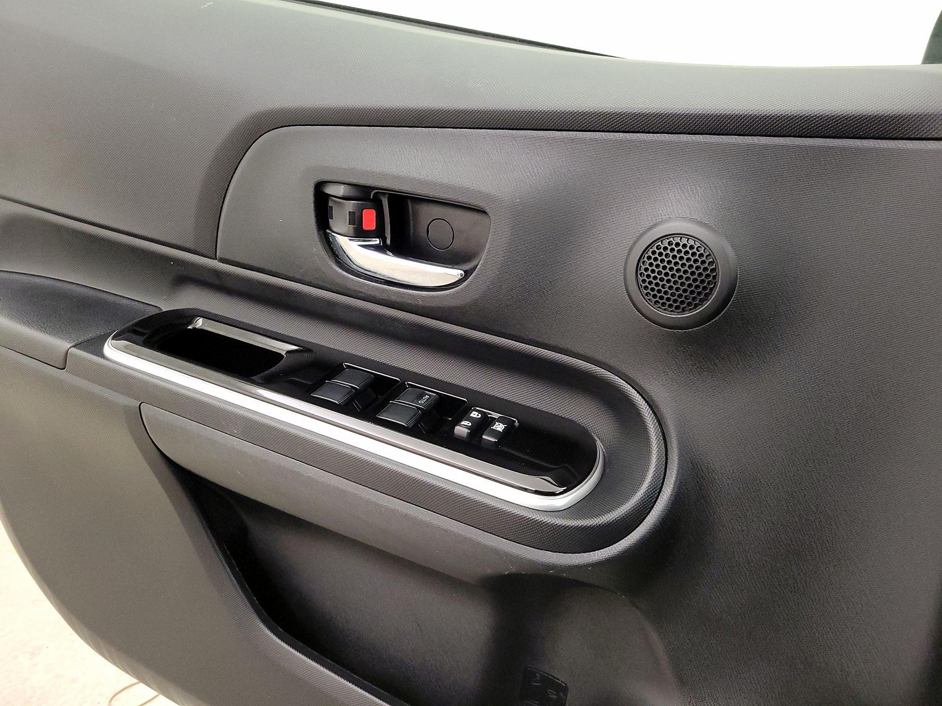 Thumbnail: 2015 Toyota Prius c - 12