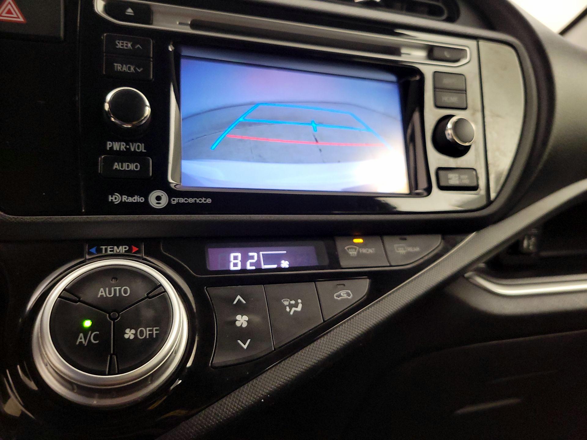 Thumbnail: 2015 Toyota Prius c - 14