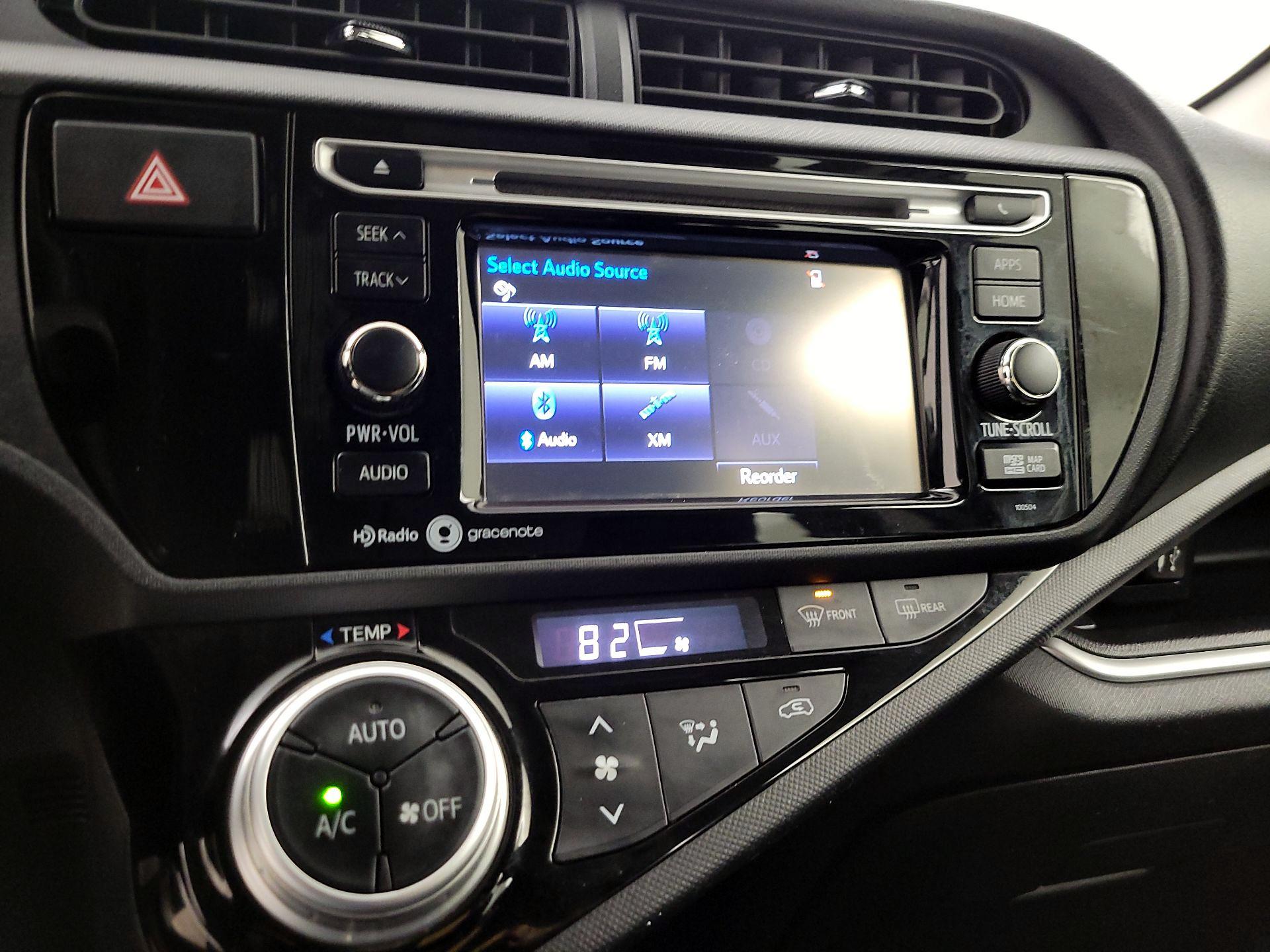 Thumbnail: 2015 Toyota Prius c - 15