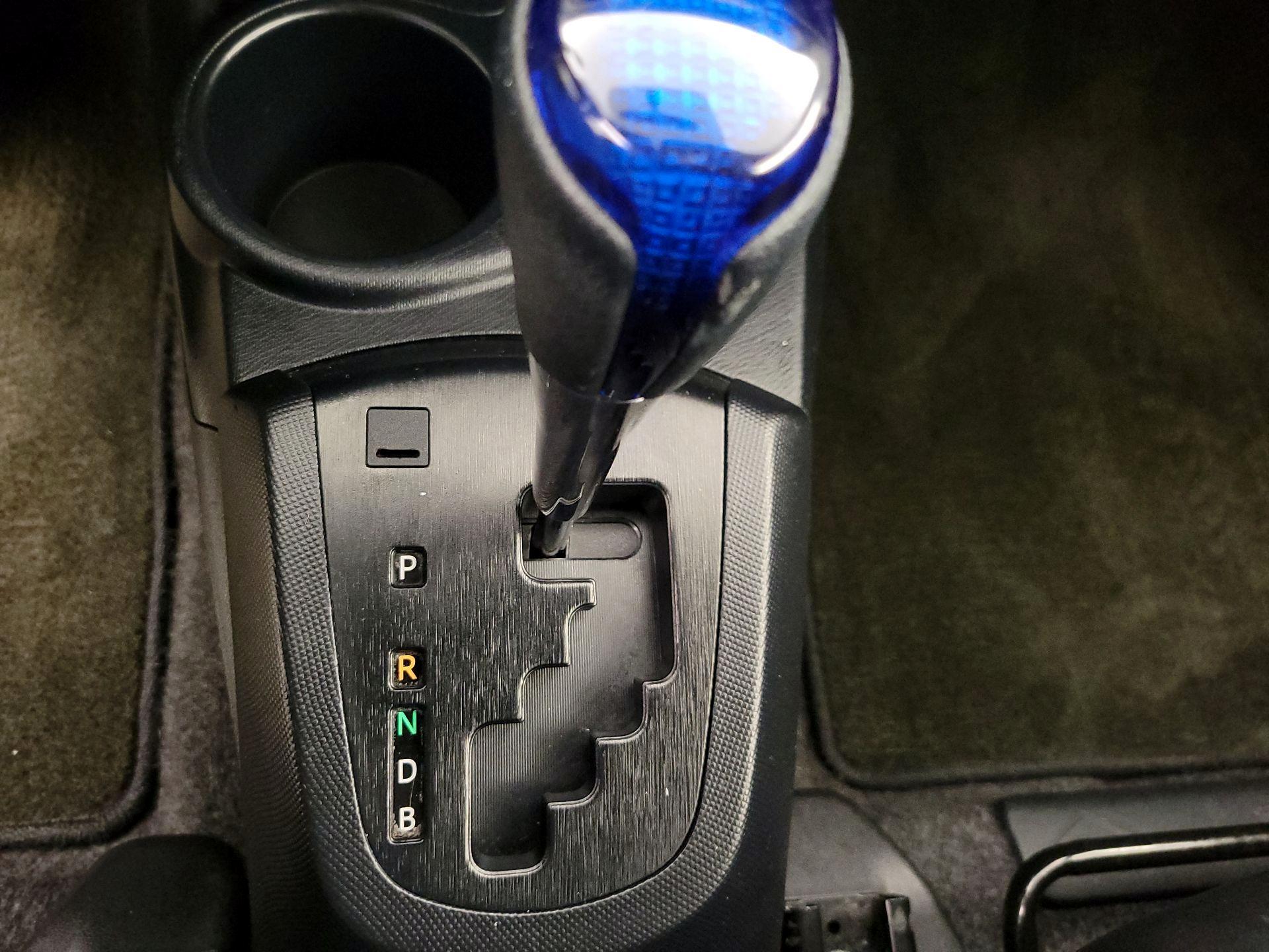 Thumbnail: 2015 Toyota Prius c - 17