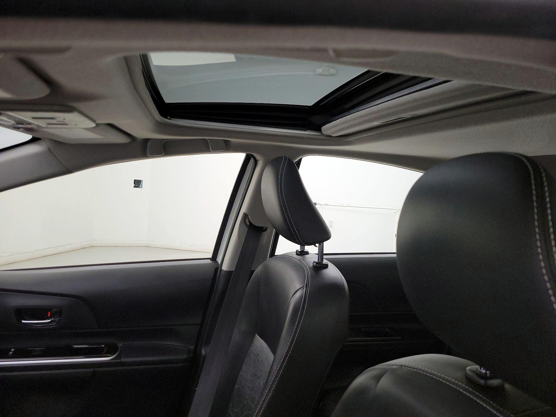 Thumbnail: 2015 Toyota Prius c - 18