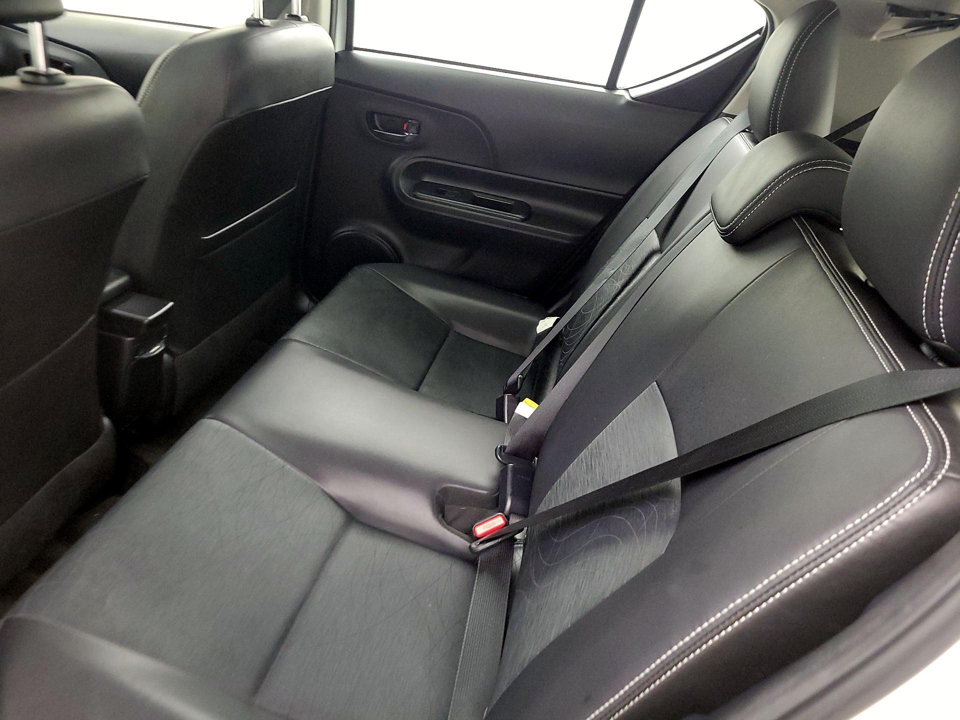 Thumbnail: 2015 Toyota Prius c - 19