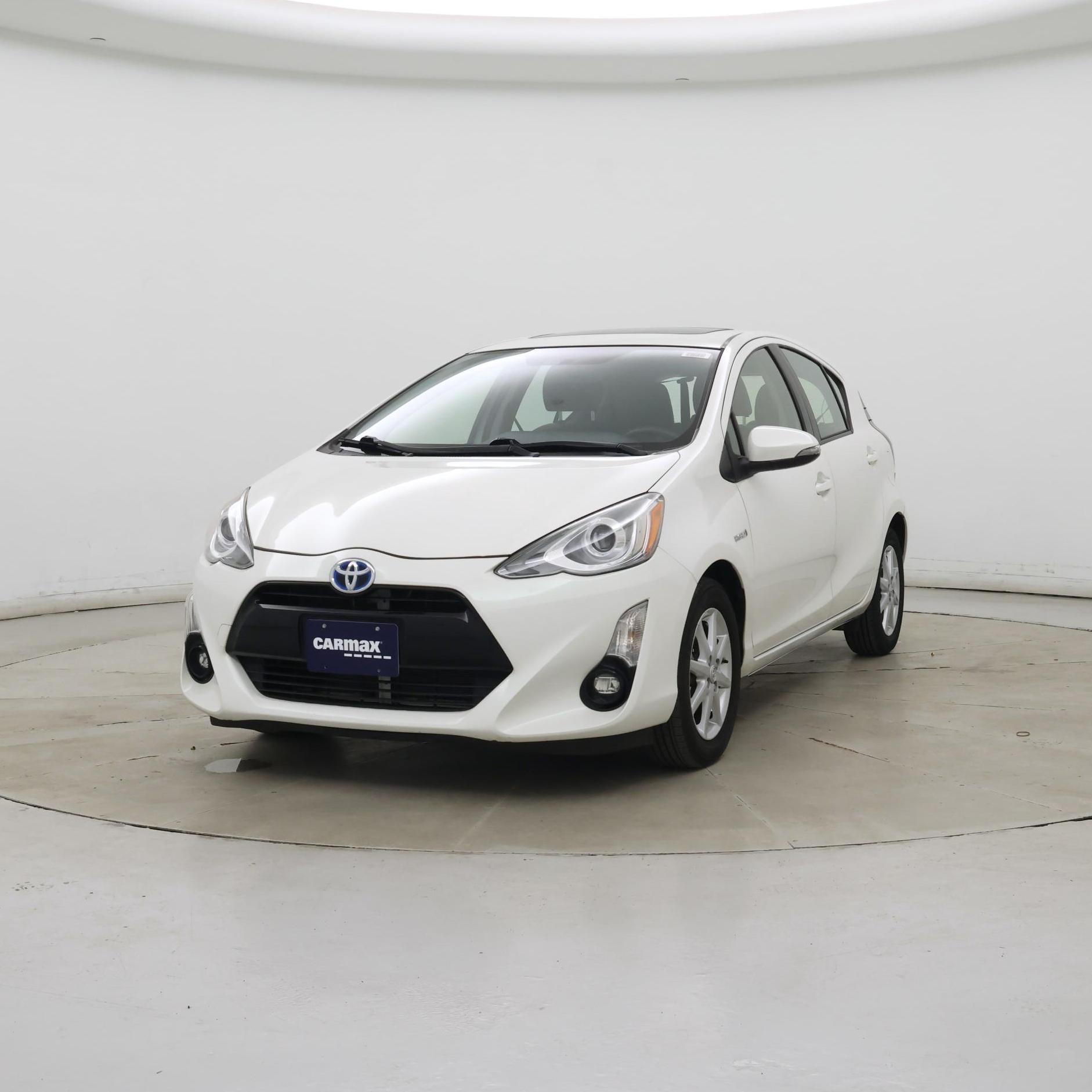 Thumbnail: 2015 Toyota Prius c - 4