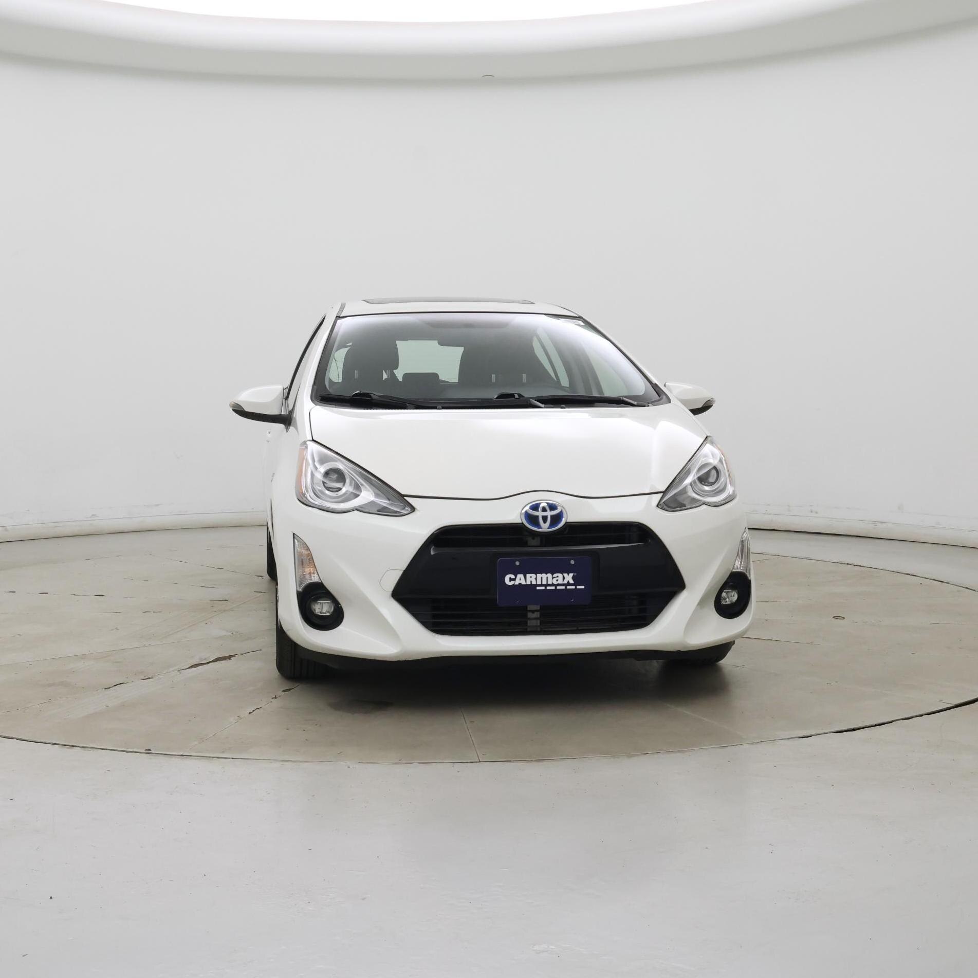 Thumbnail: 2015 Toyota Prius c - 5