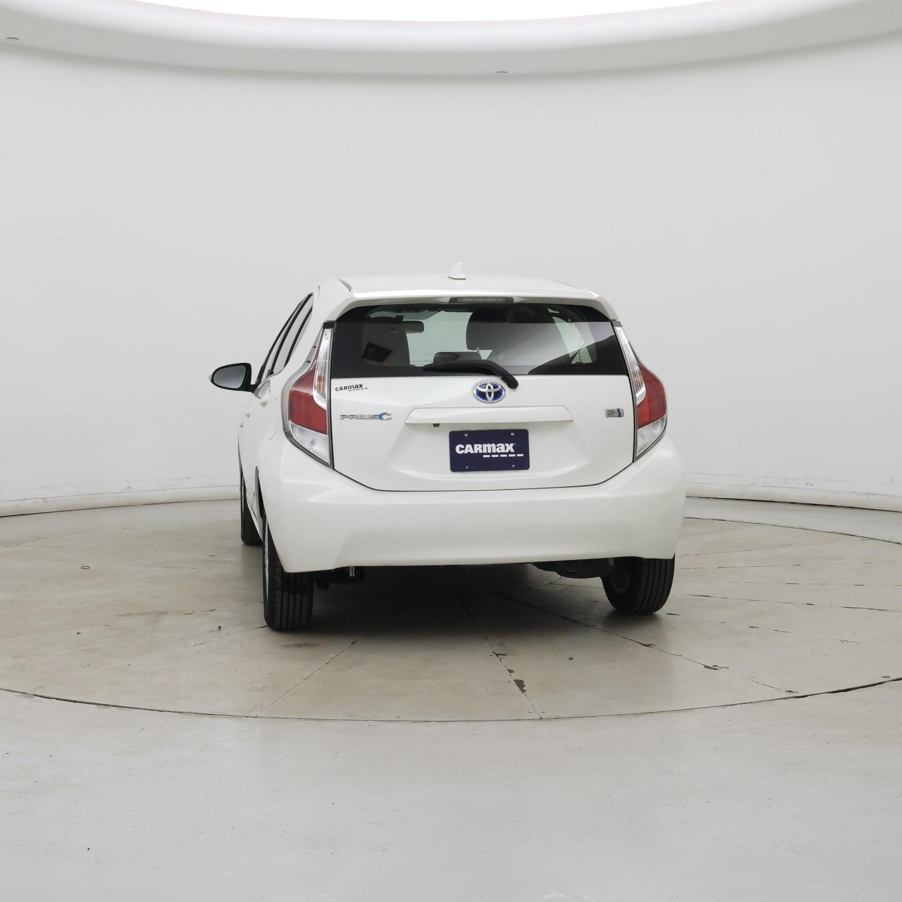 Thumbnail: 2015 Toyota Prius c - 6