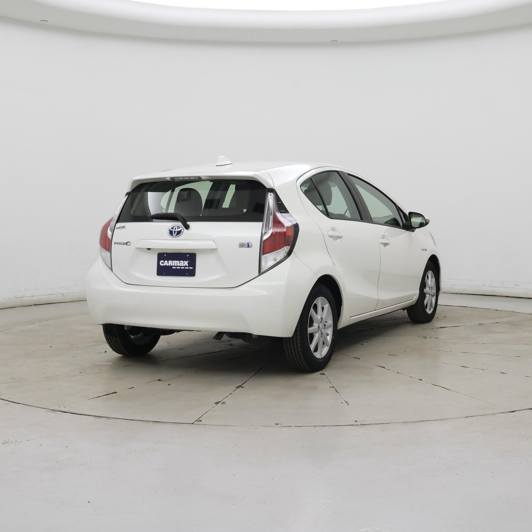 Thumbnail: 2015 Toyota Prius c - 8
