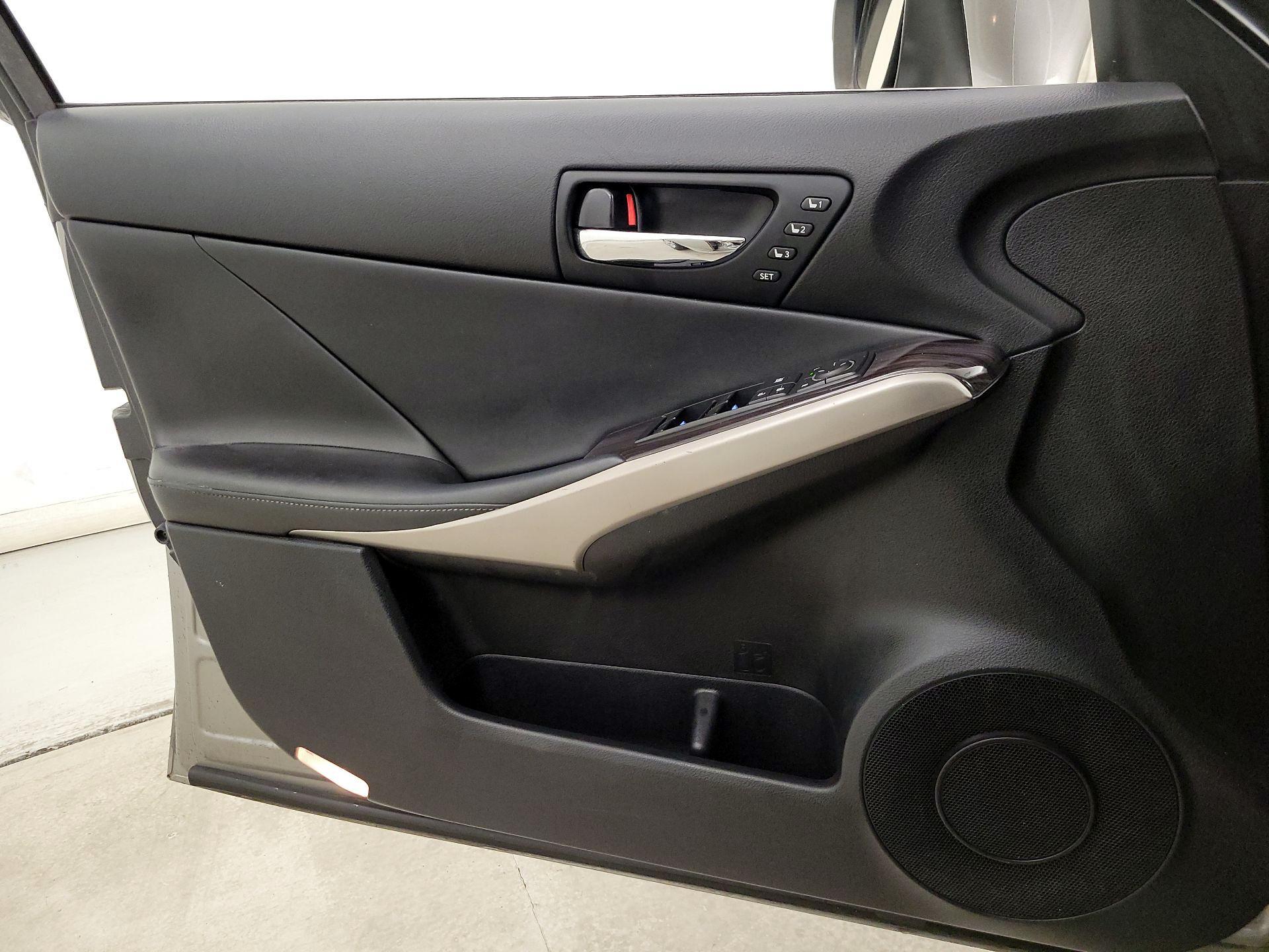 Thumbnail: 2015 Lexus IS - 12