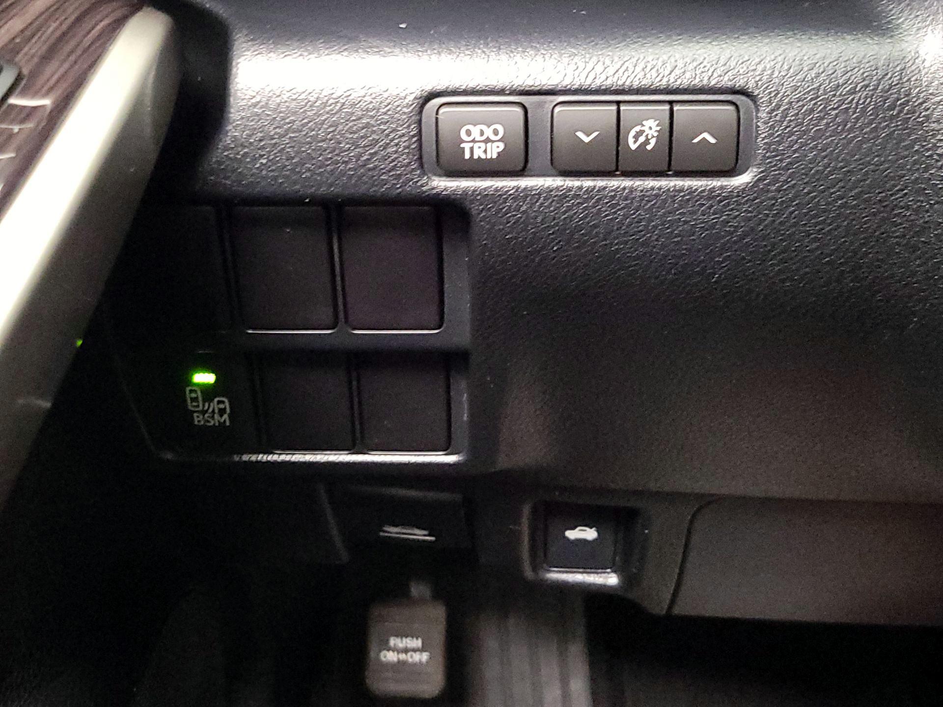 Thumbnail: 2015 Lexus IS - 13