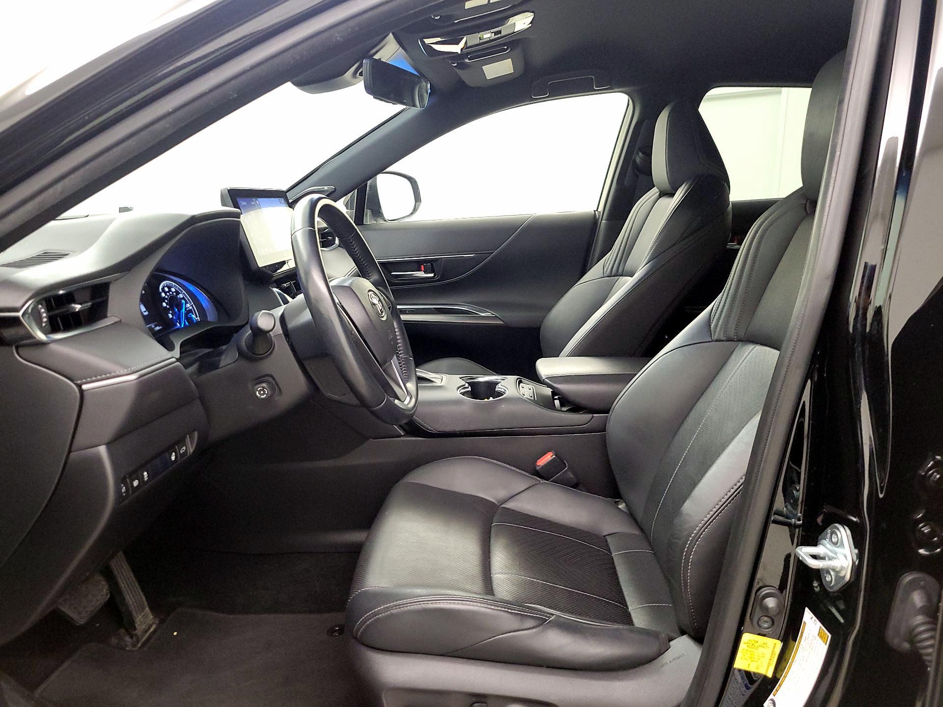 Thumbnail: 2021 Toyota Venza - 11