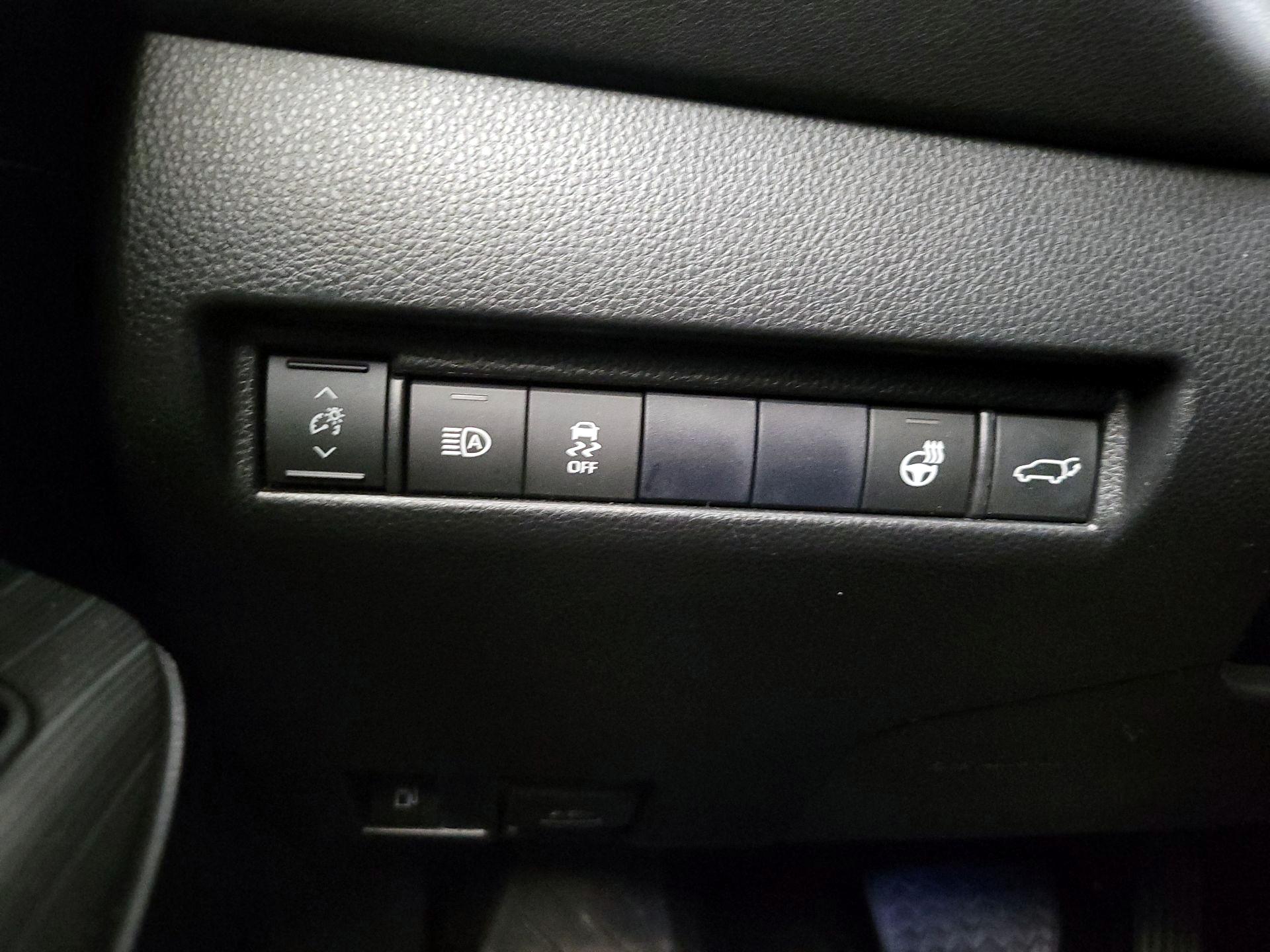 Thumbnail: 2021 Toyota Venza - 13