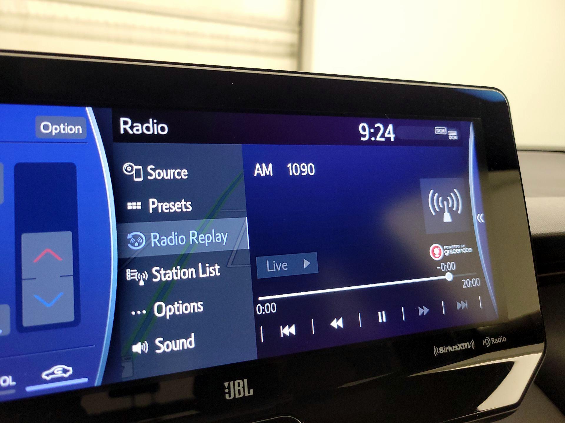 Thumbnail: 2021 Toyota Venza - 16