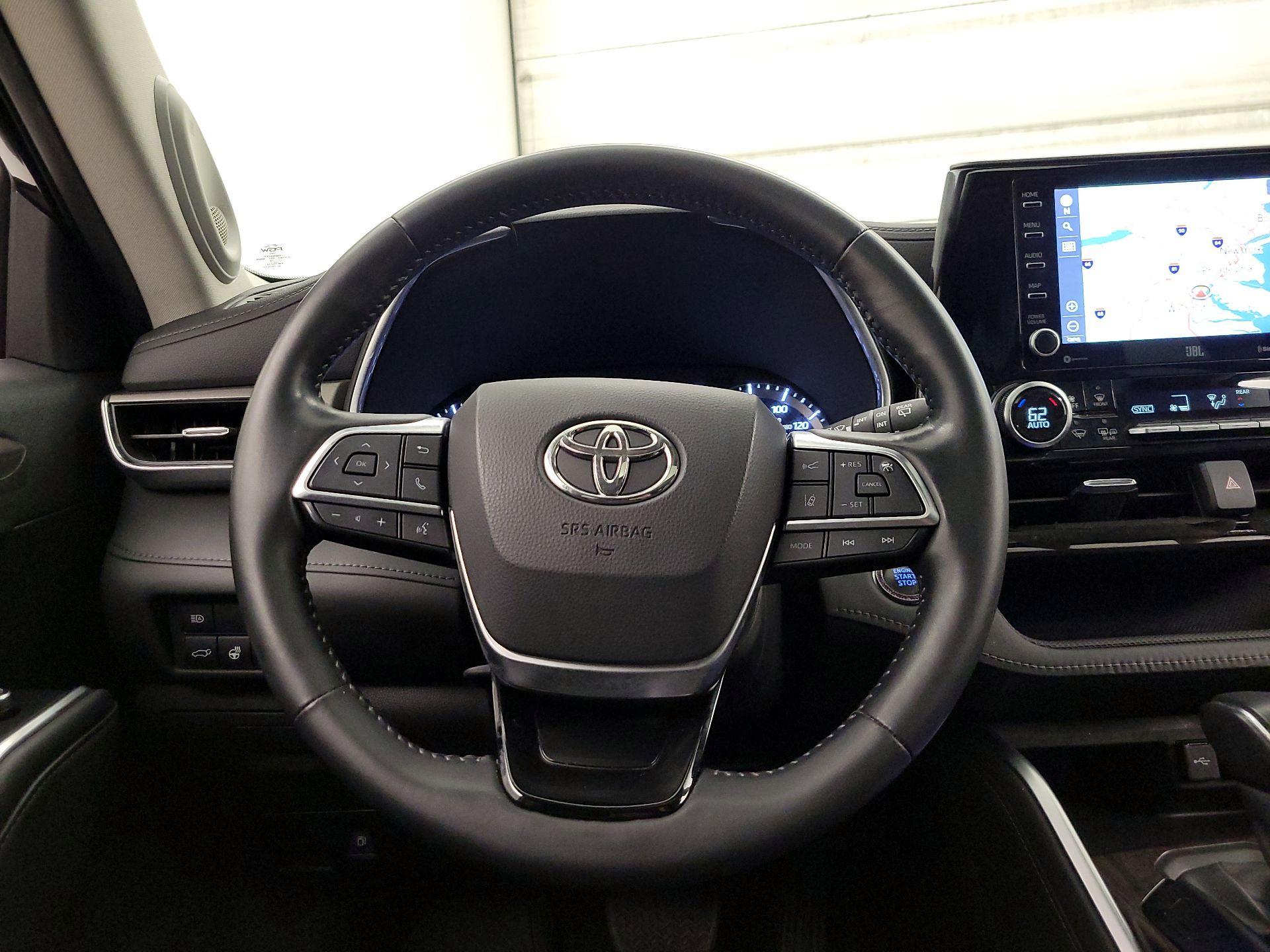Thumbnail: 2021 Toyota Highlander - 10
