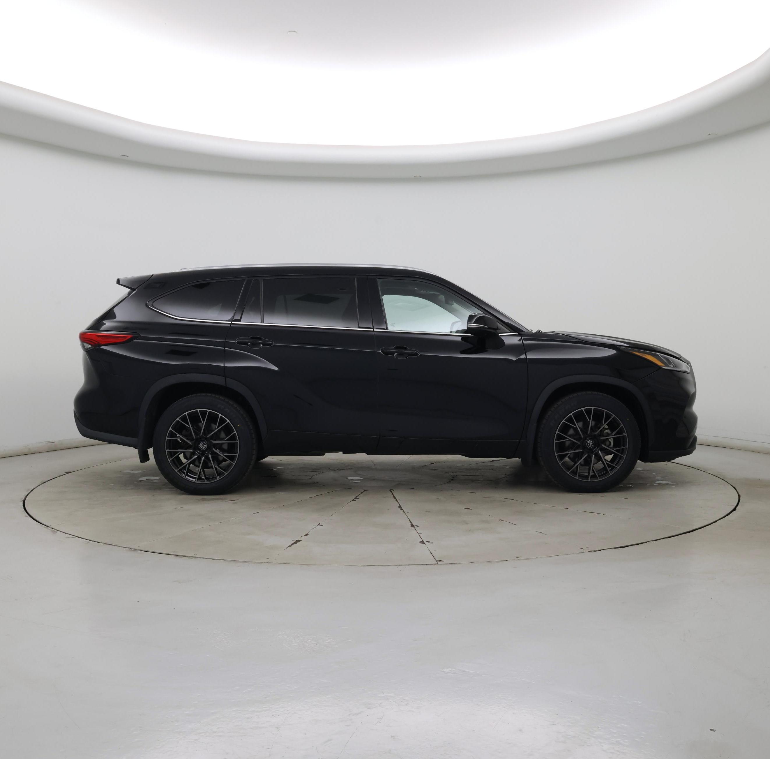 Thumbnail: 2021 Toyota Highlander - 7