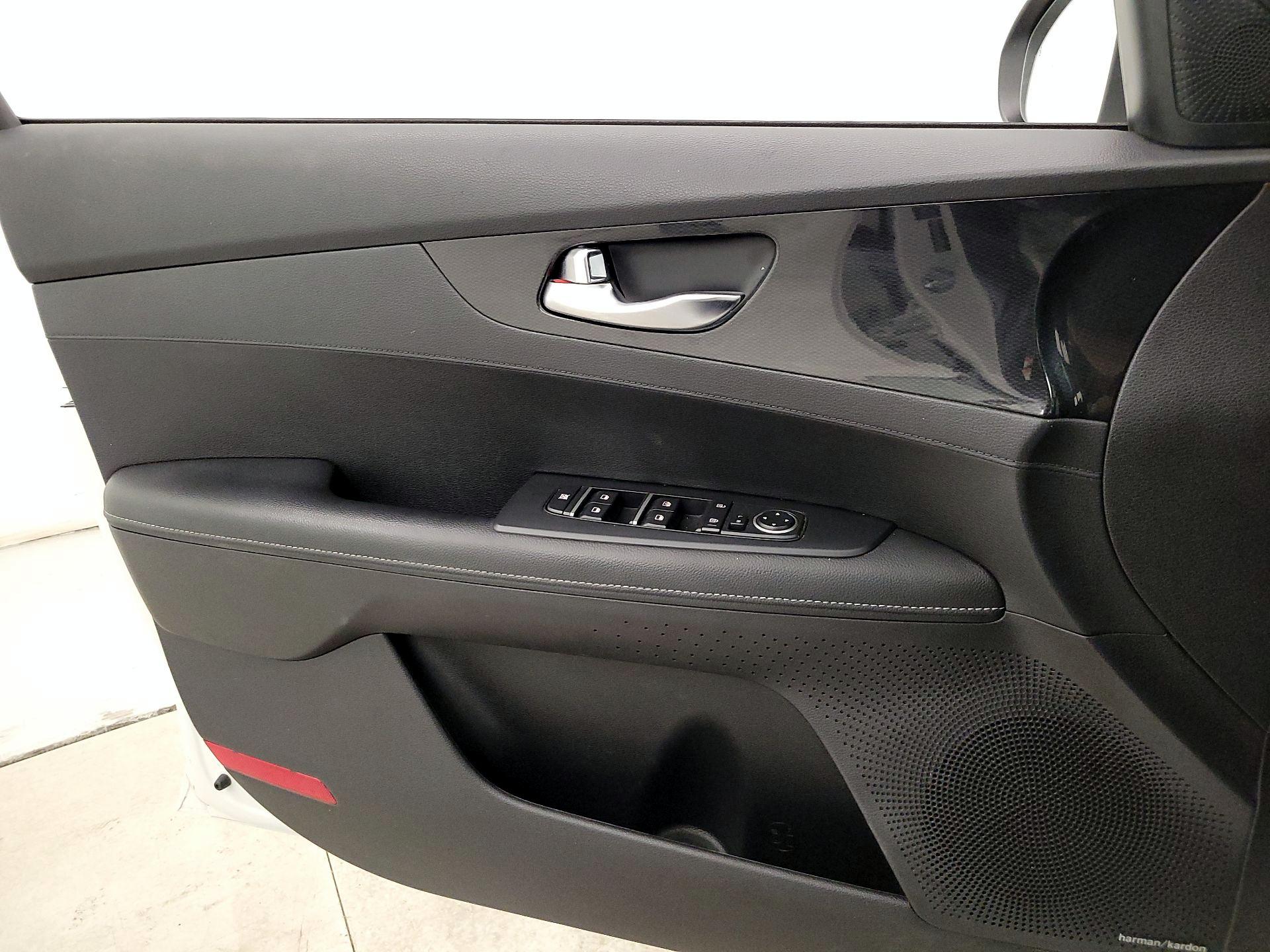 Thumbnail: 2022 Kia Forte - 12