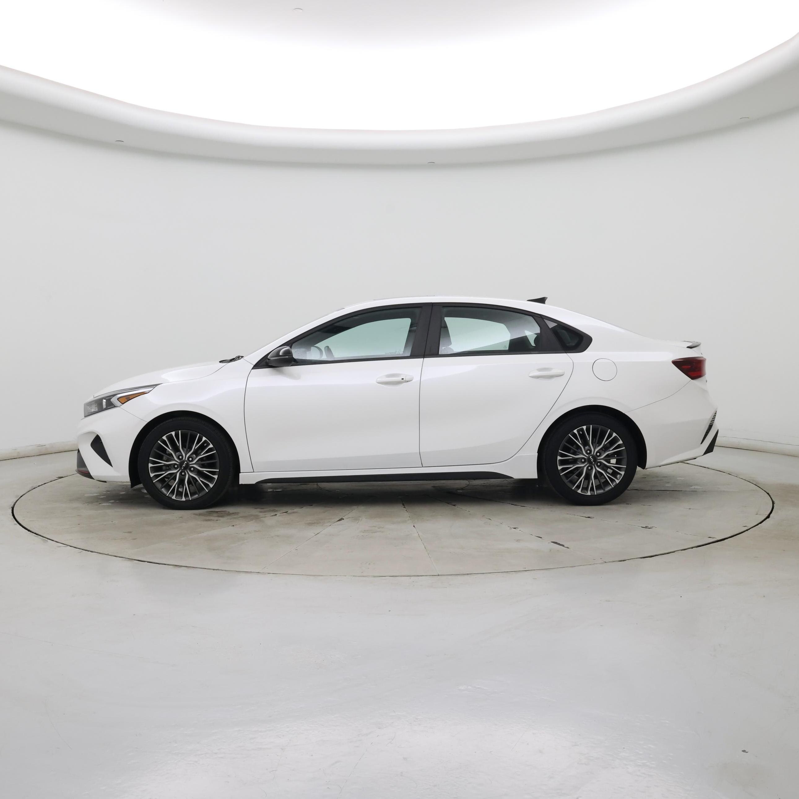 Thumbnail: 2022 Kia Forte - 3