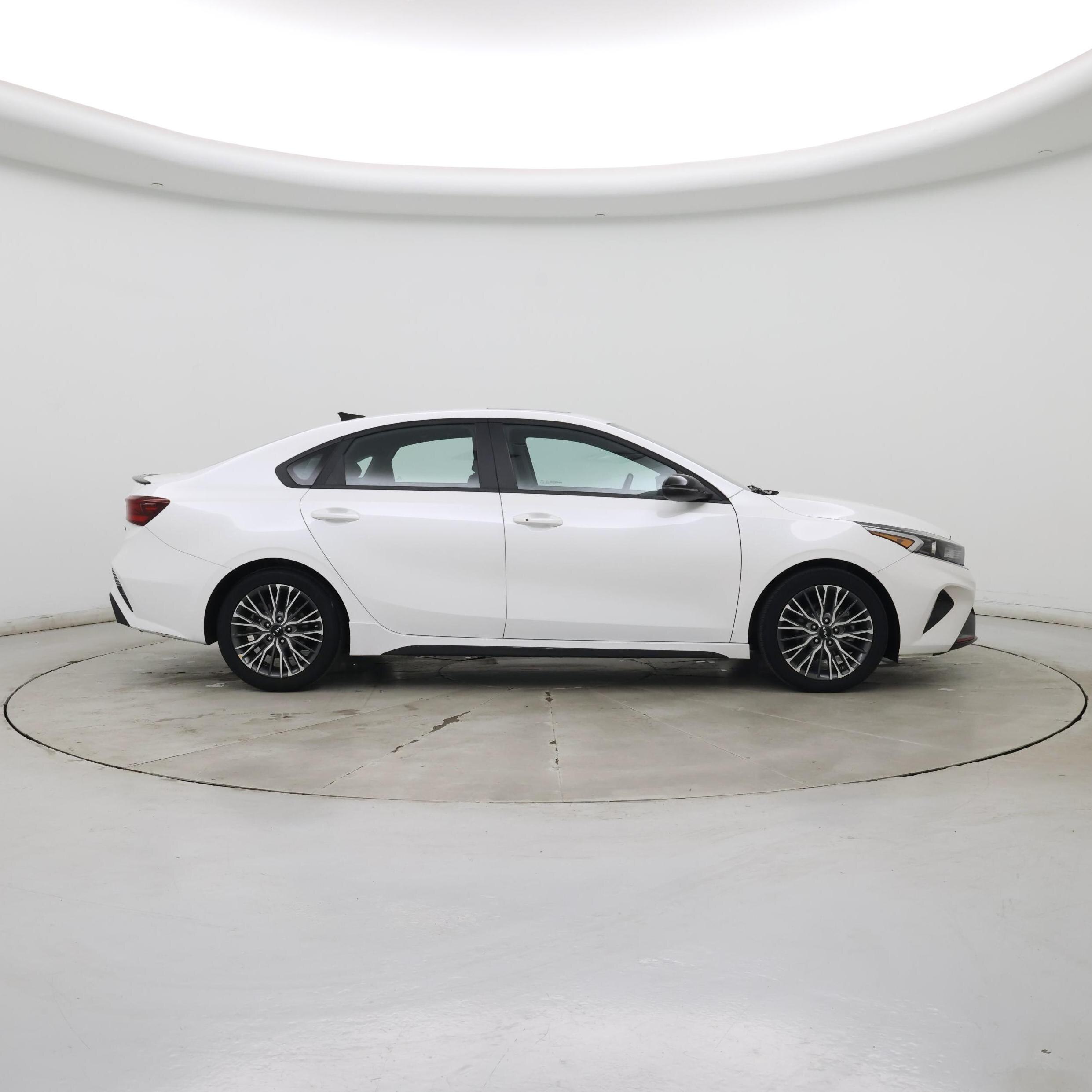 Thumbnail: 2022 Kia Forte - 7