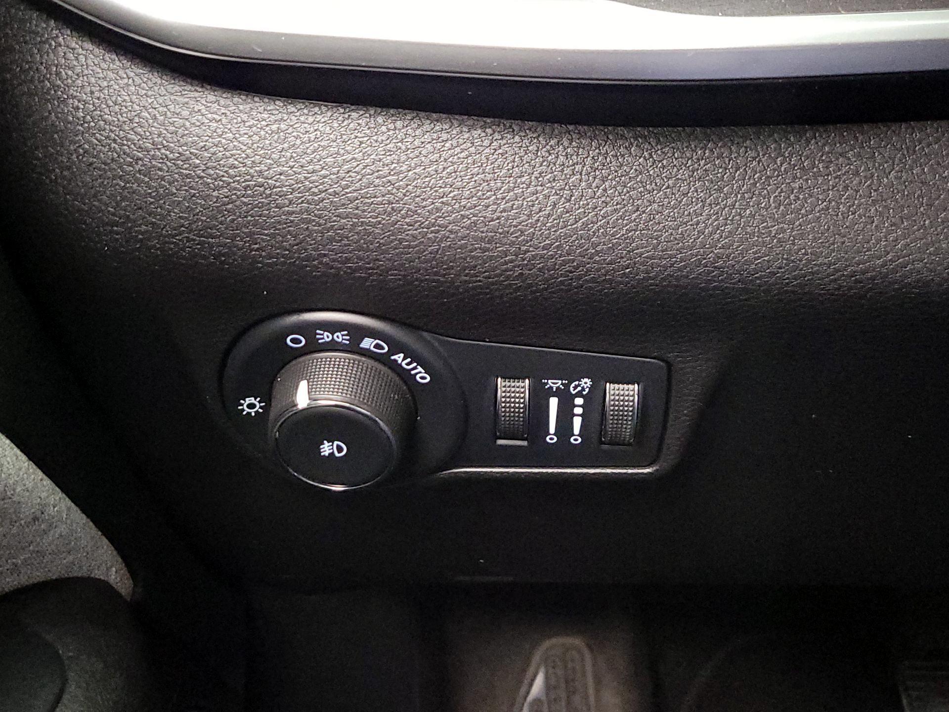 Thumbnail: 2022 Jeep Compass - 13