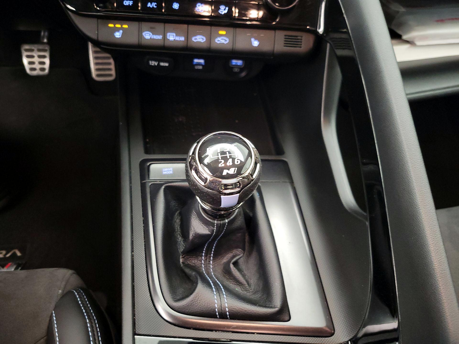 Thumbnail: 2022 Hyundai Elantra - 17