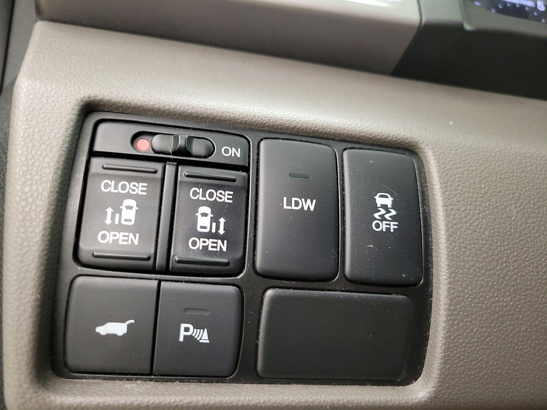 Thumbnail: 2016 Honda Odyssey - 13