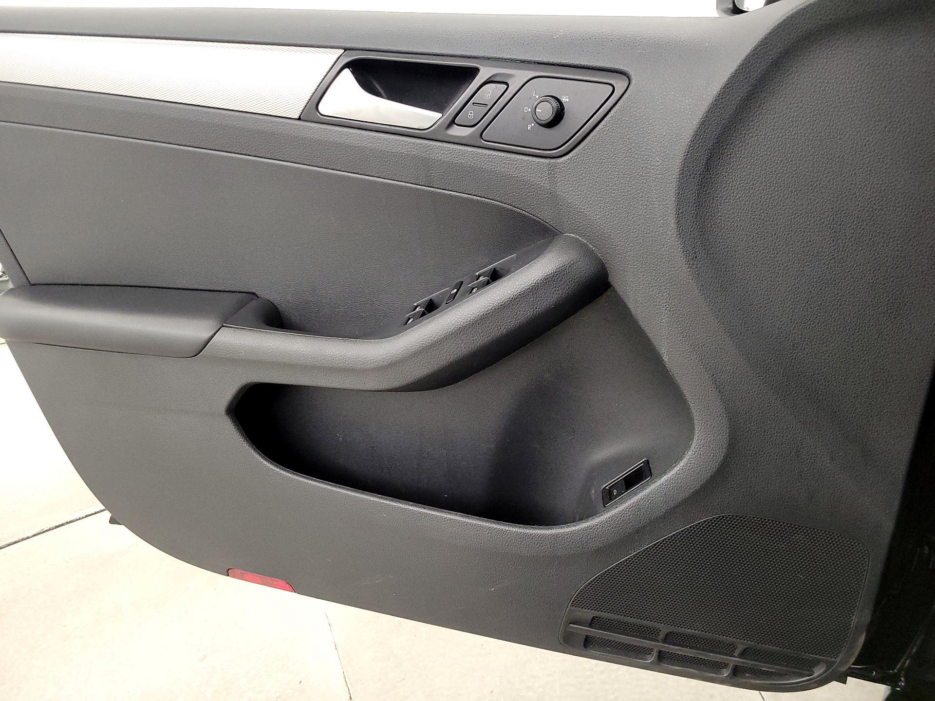 Thumbnail: 2018 Volkswagen Jetta - 12