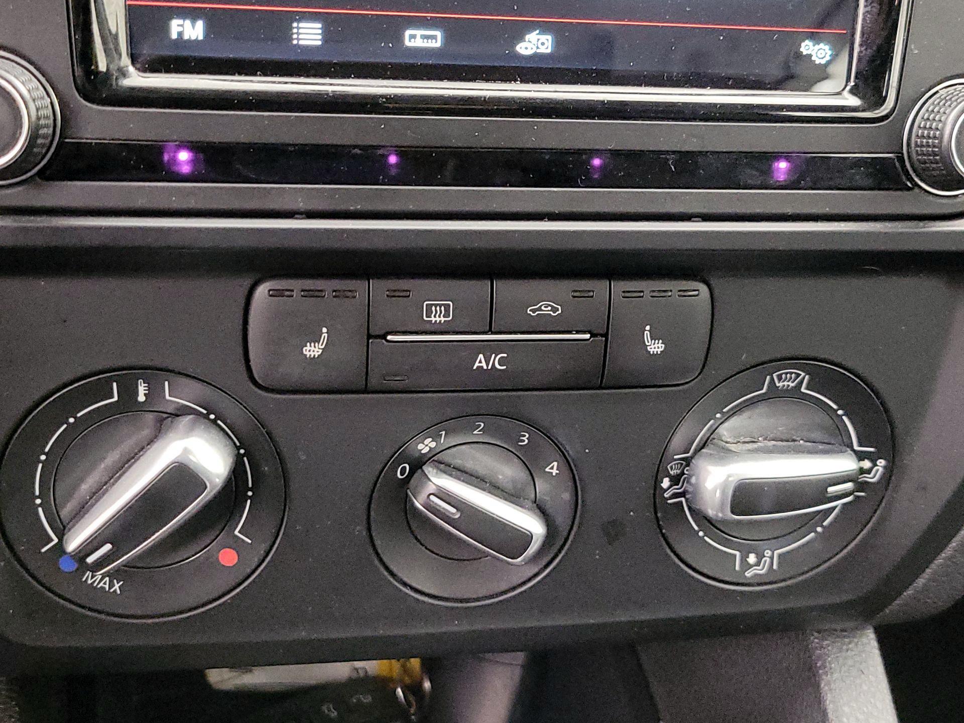 Thumbnail: 2018 Volkswagen Jetta - 16