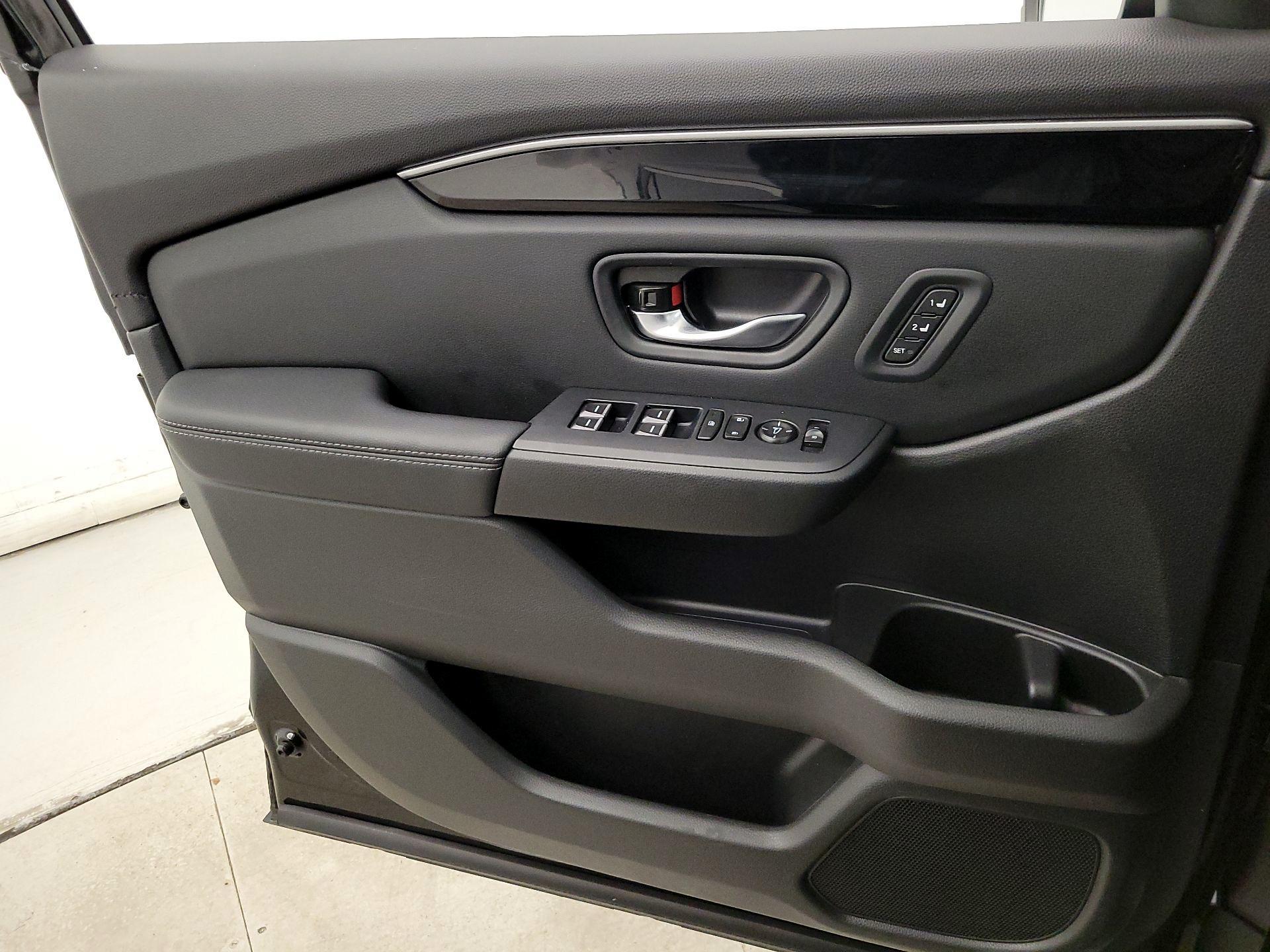 Thumbnail: 2023 Honda Pilot - 12