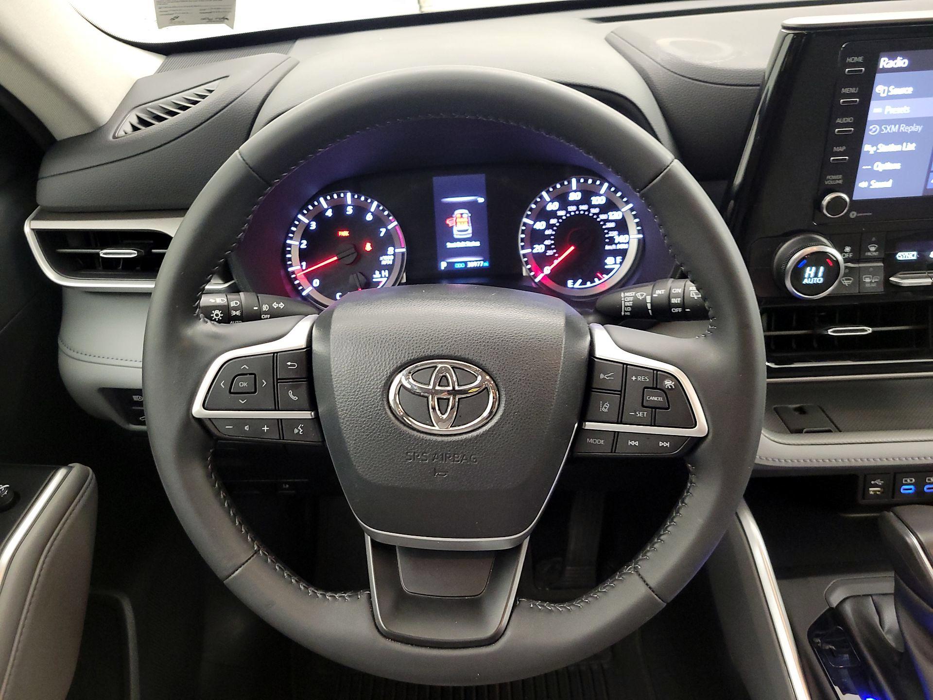 Thumbnail: 2022 Toyota Highlander - 10