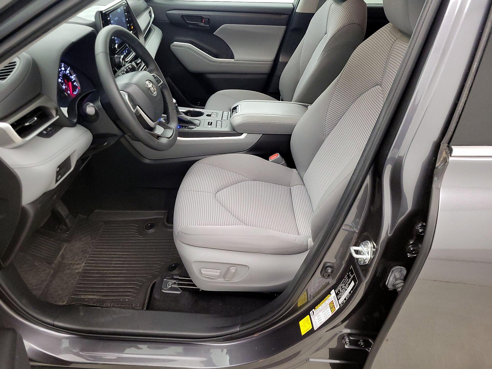 Thumbnail: 2022 Toyota Highlander - 11