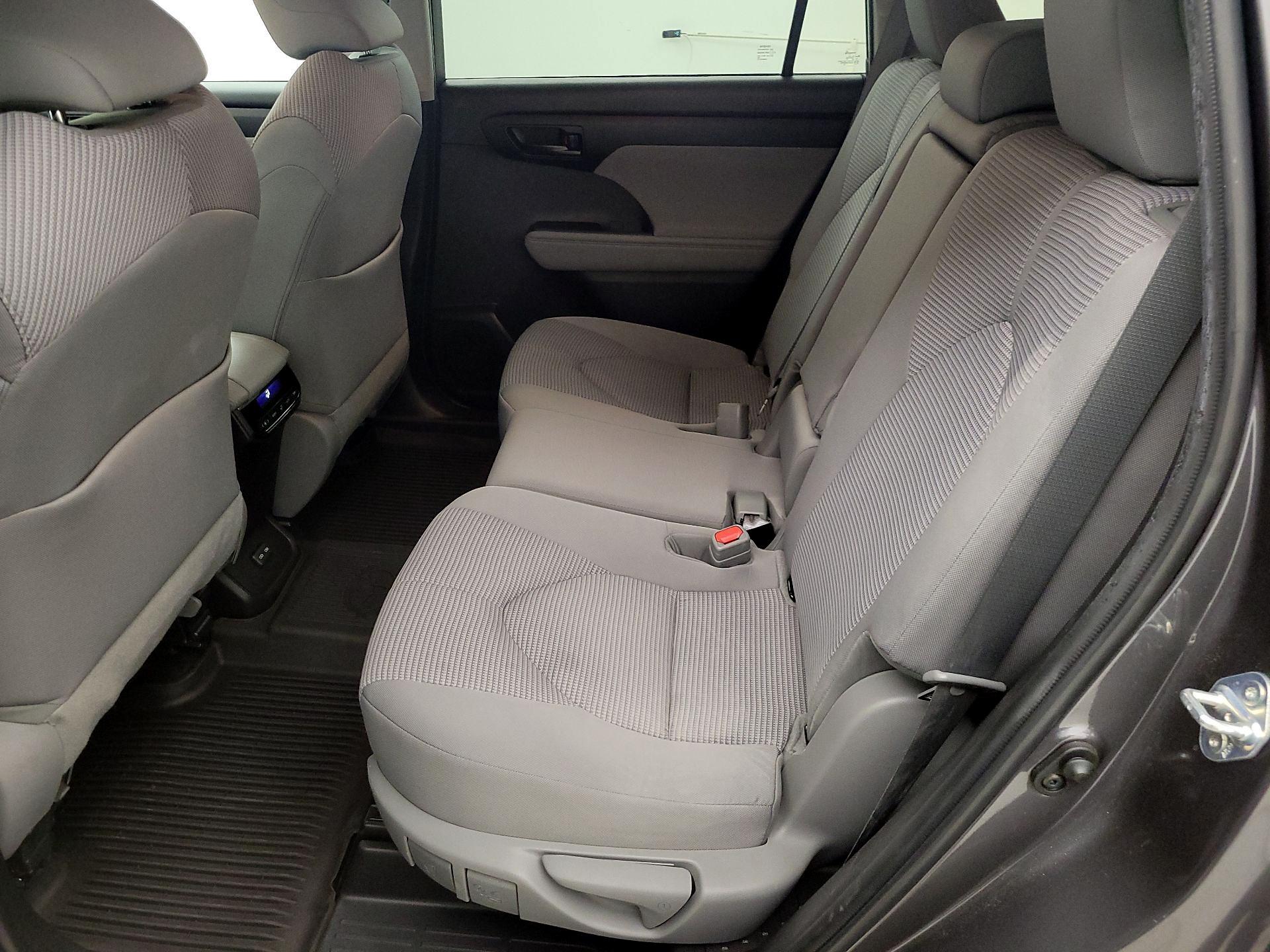 Thumbnail: 2022 Toyota Highlander - 19