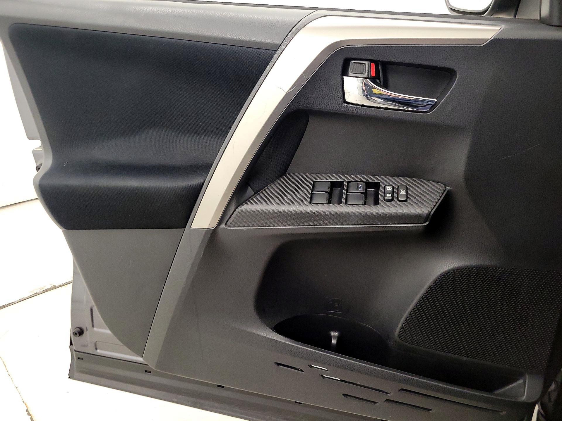 Thumbnail: 2014 Toyota RAV4 - 12