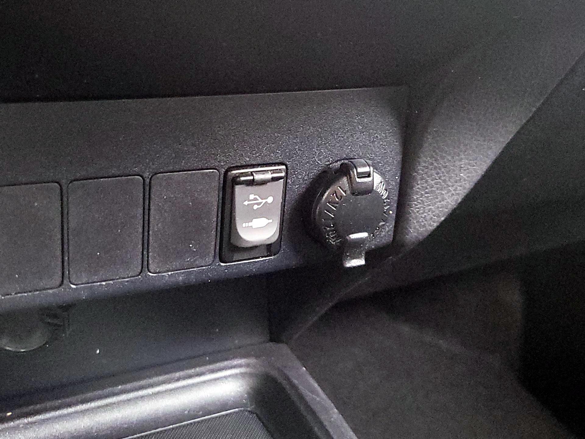 Thumbnail: 2014 Toyota RAV4 - 18