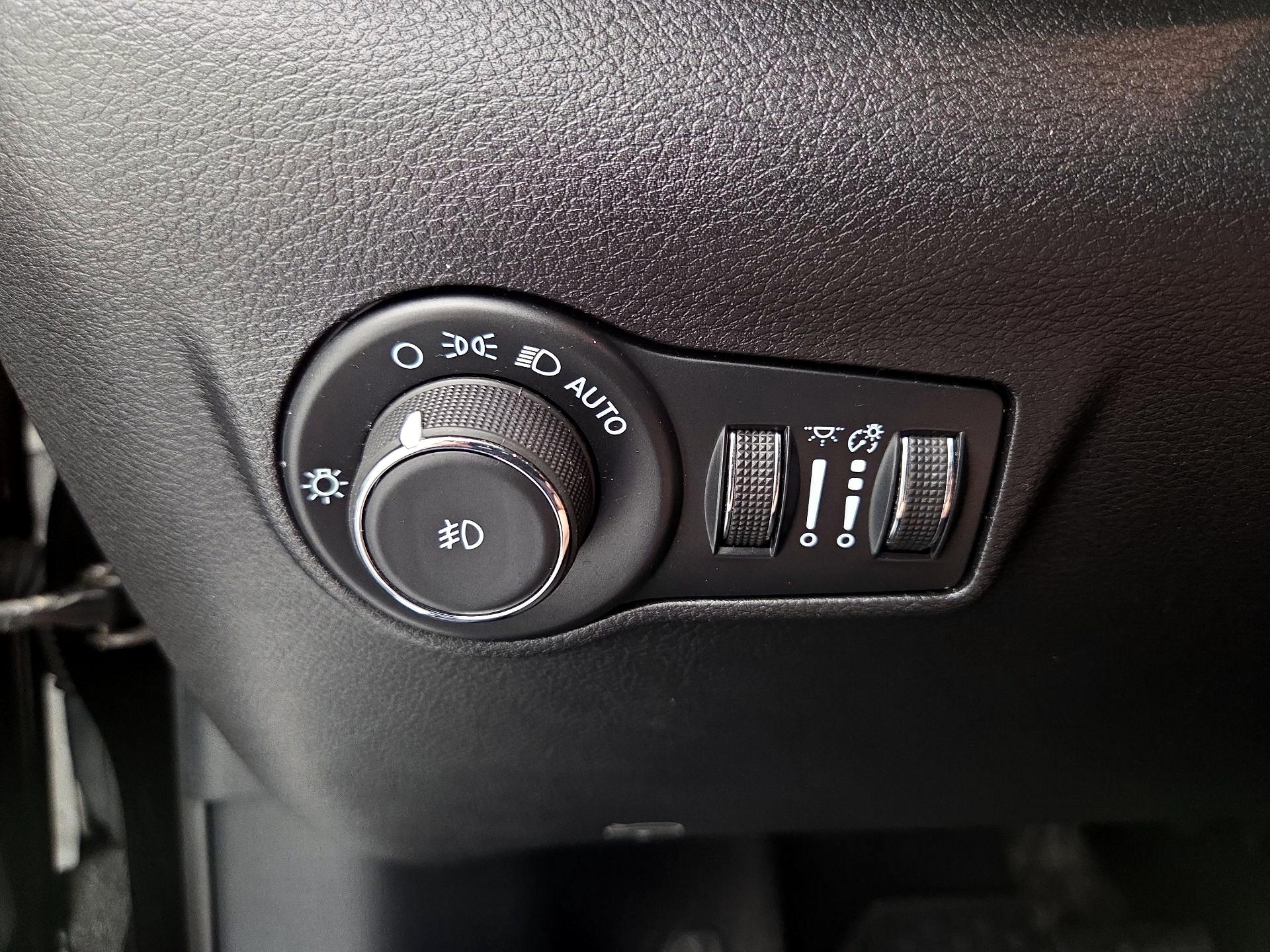 Thumbnail: 2022 Jeep Compass - 13