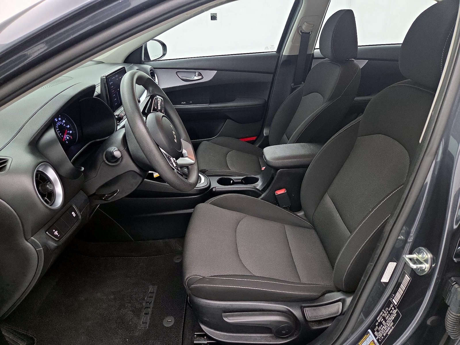 2024 Kia Forte LXS - Photo 12